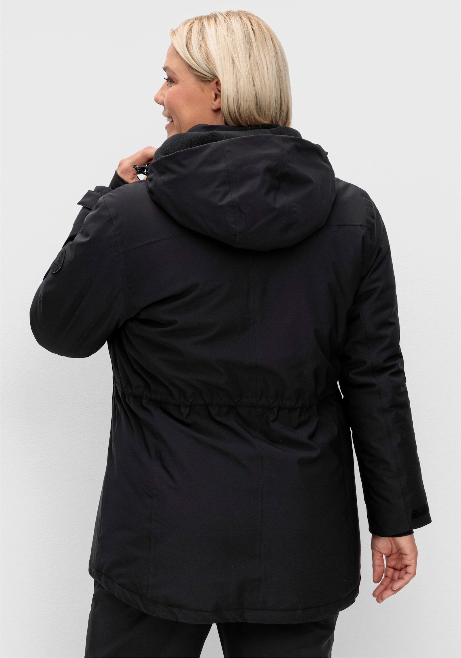 sheego Outdoorjacke mit abnehmbarer Kapuze - schwarz