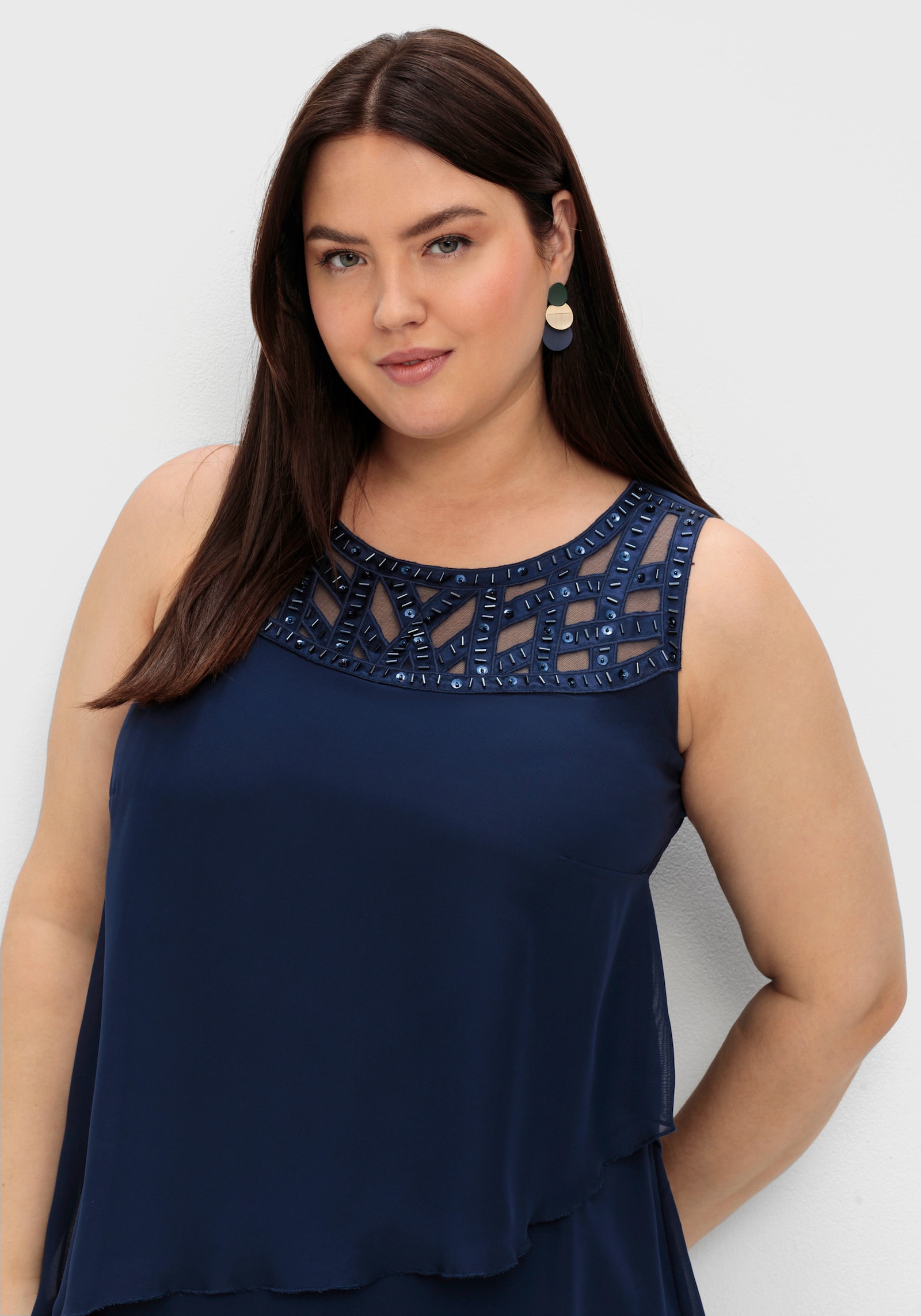 sheego Robe de soirée effet superposé, en mousseline - marine