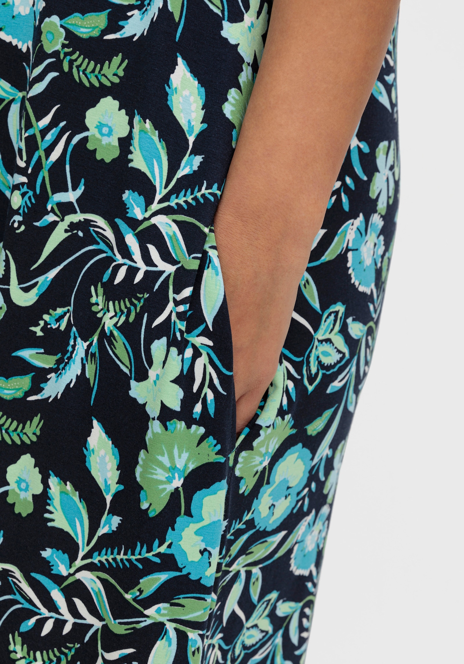 sheego Jerseykleid mit Ornamentprint, ärmellos - tiefblau-gemustert