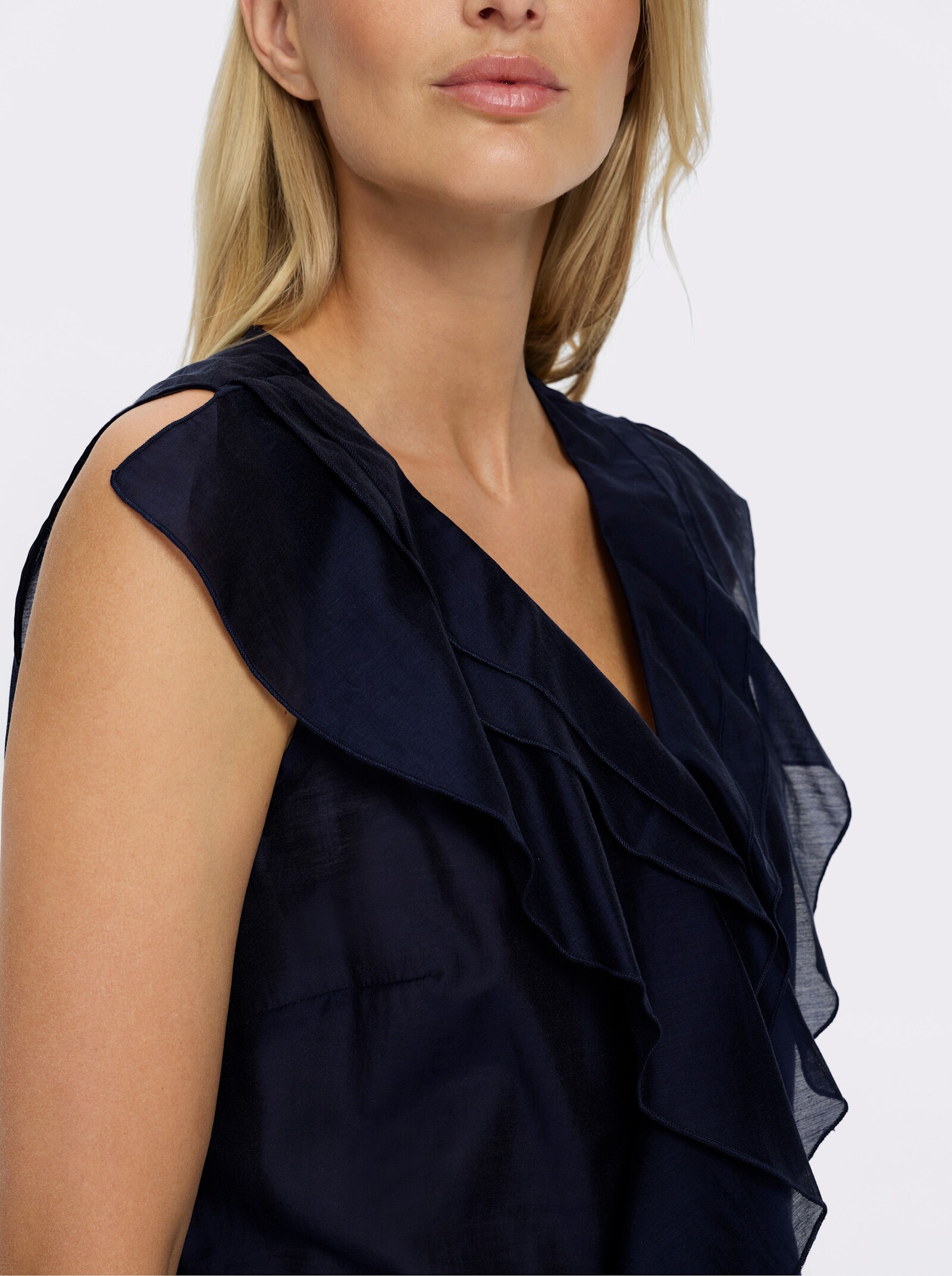 heine Volantbluse in luftiger Qualität - marine