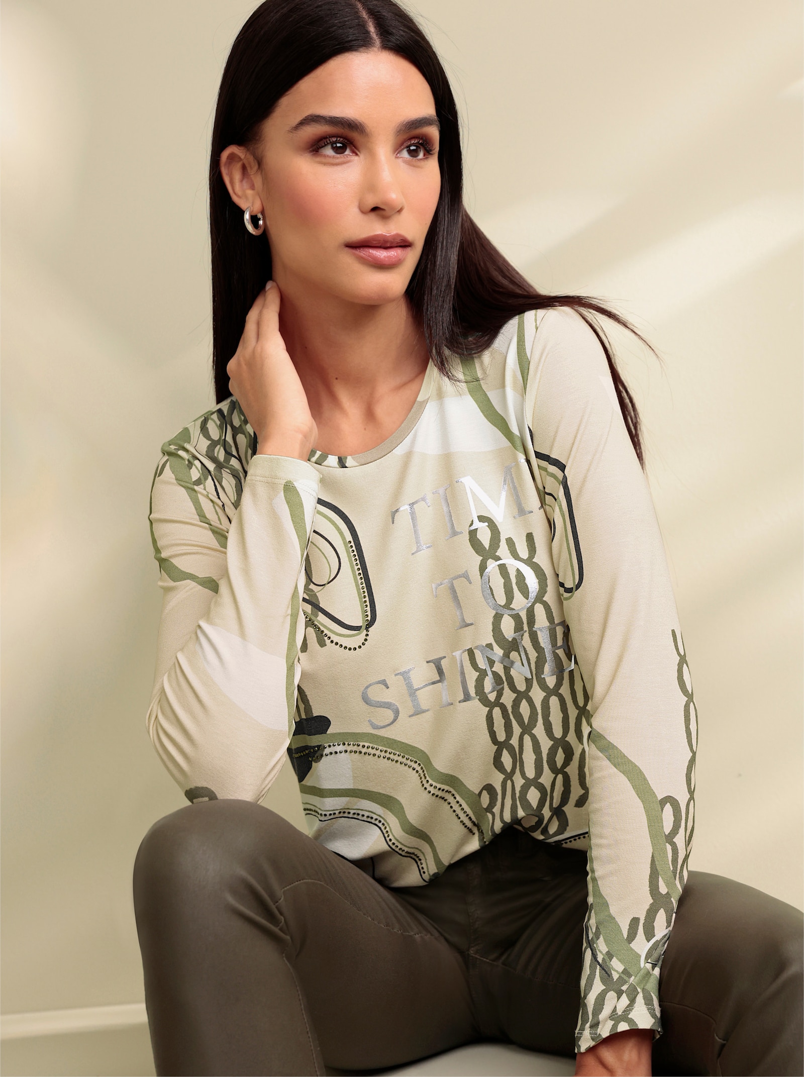 heine Langarmshirt mit Glitzersteinchen - elfenbein-khaki-bedruckt