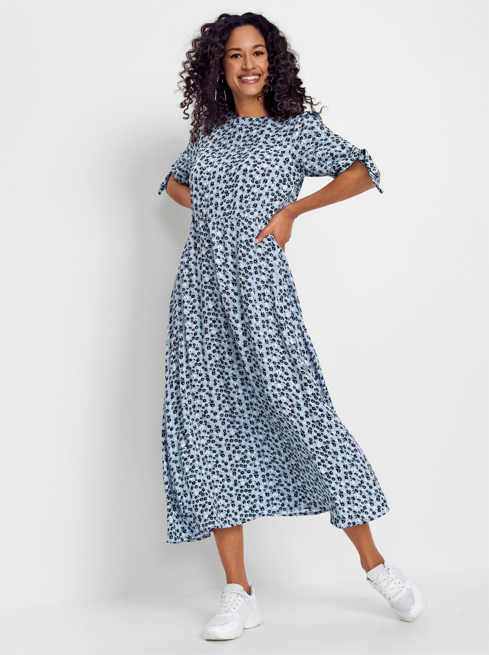 Blumenkleid - hellblau-schwarz-bedruckt