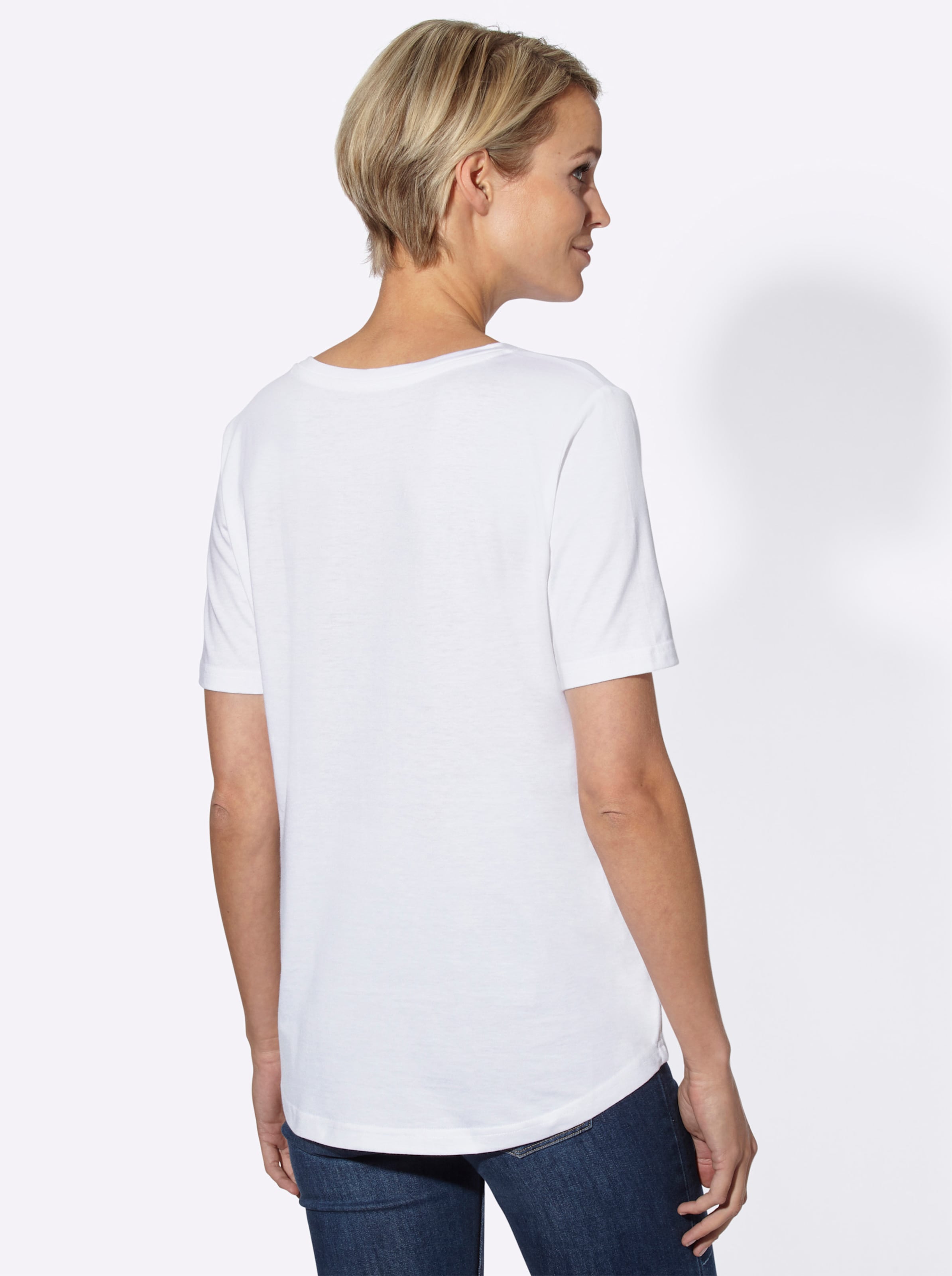 Set TTA günstig Kaufen-V-Shirt in weiß von heine. V-Shirt in weiß von heine <![CDATA[Wunderbar weiches und fließendes Shirt. Mit V-Ausschnitt und aufgesetzter Brusttasche. Dank des leicht abgerundeten Saums kann es lässig außen getragen werden.]]>. 