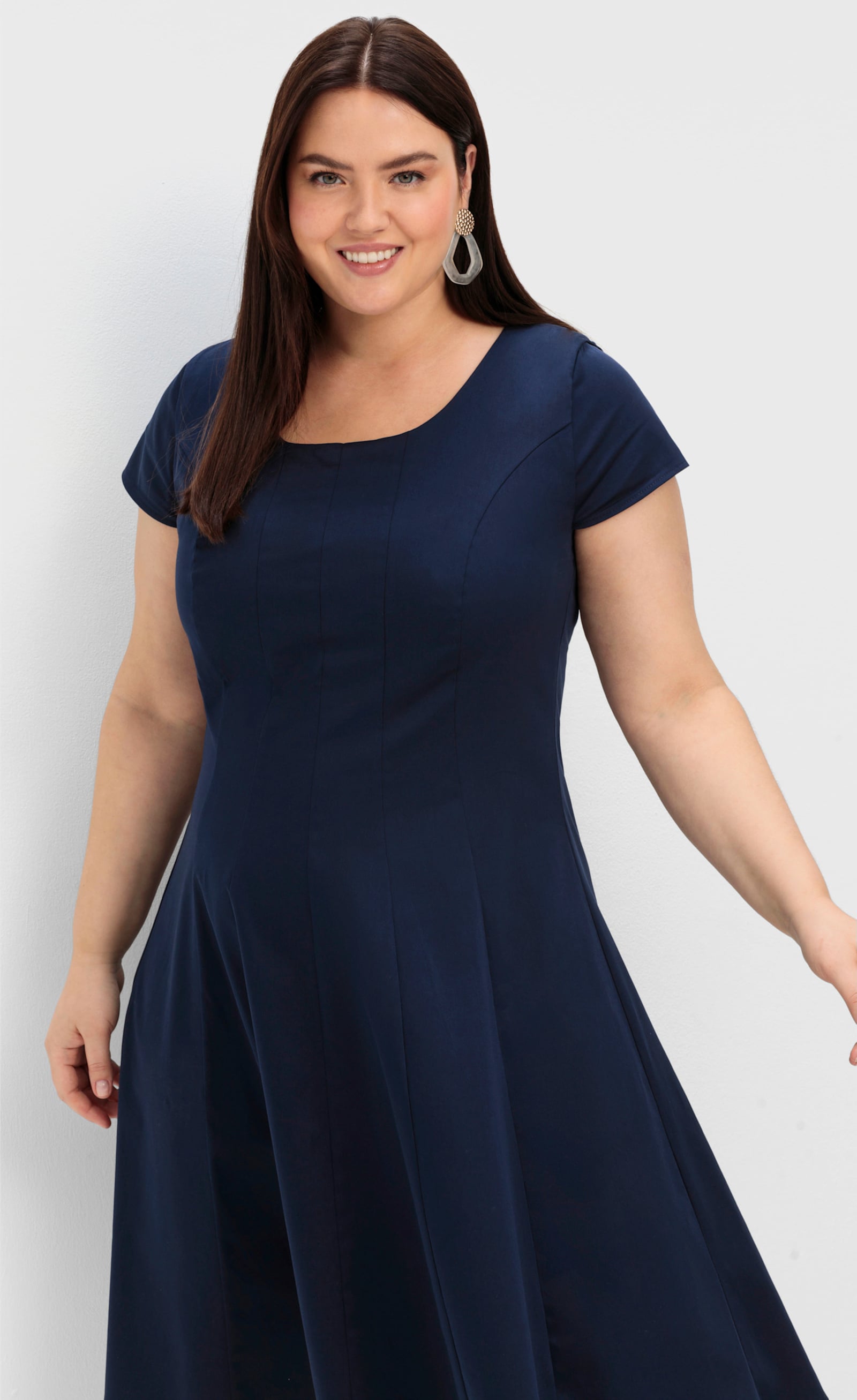 sheego Cocktailkleid in Bahnenform - marine