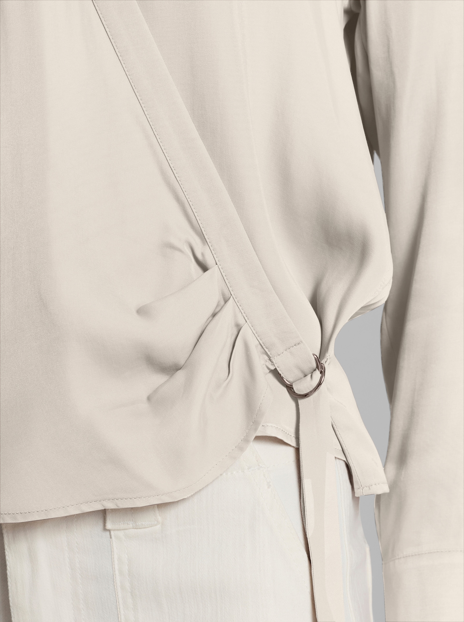heine Wickelbluse aus schimmernder VIskose - champagner