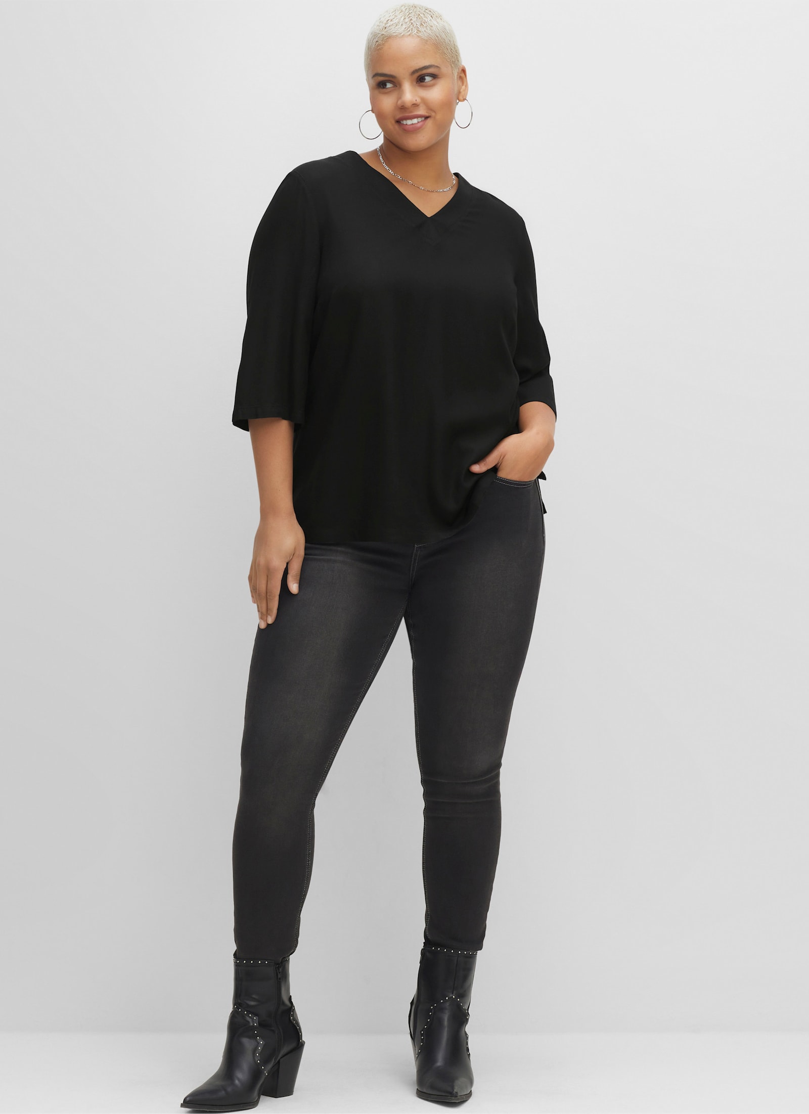 sheego Tunika mit V-Ausschnitt - schwarz
