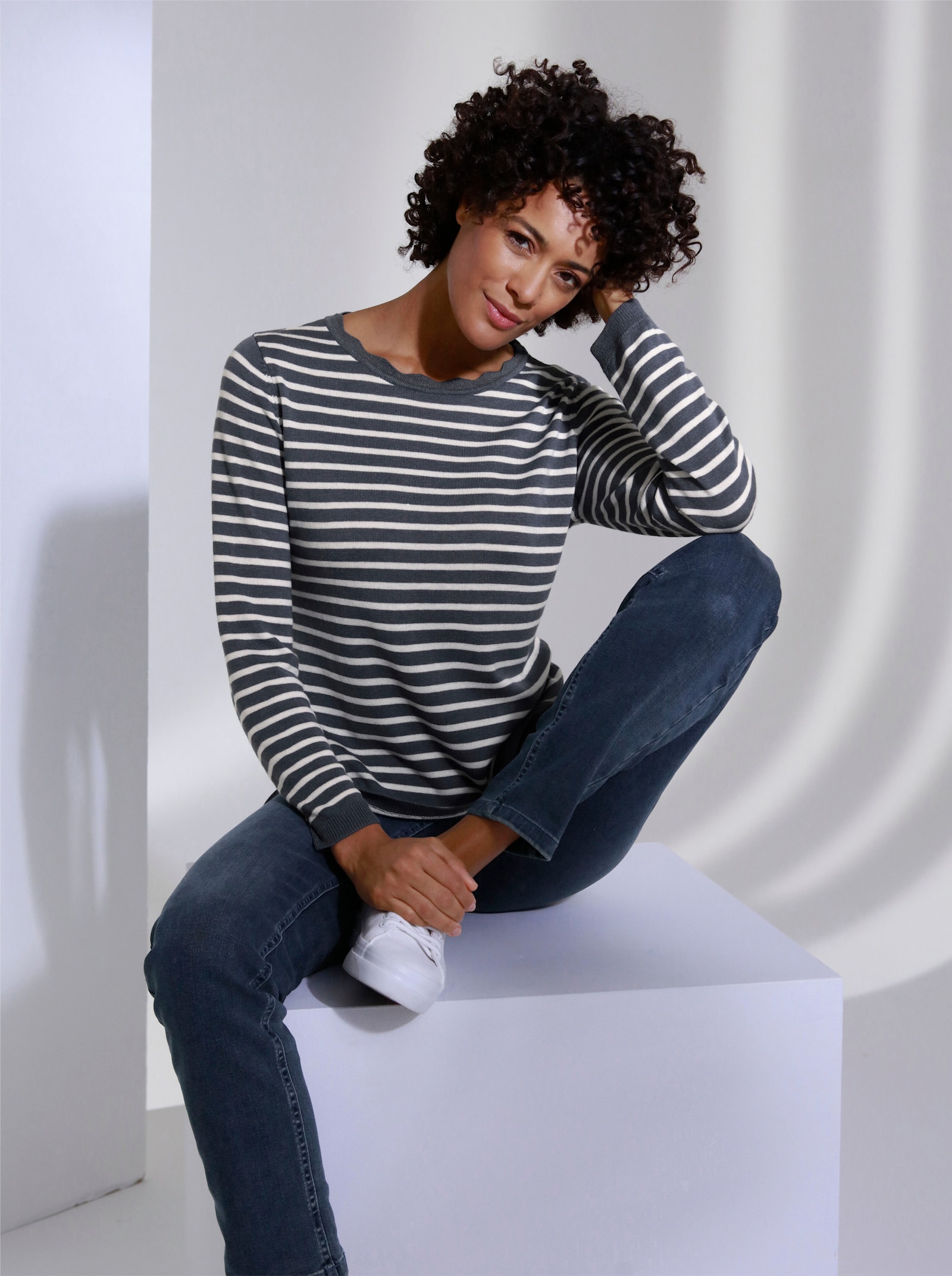 CREATION L PREMIUM Rundhalspullover im Ringel-Dessin - rauchblau-ecru-geringelt