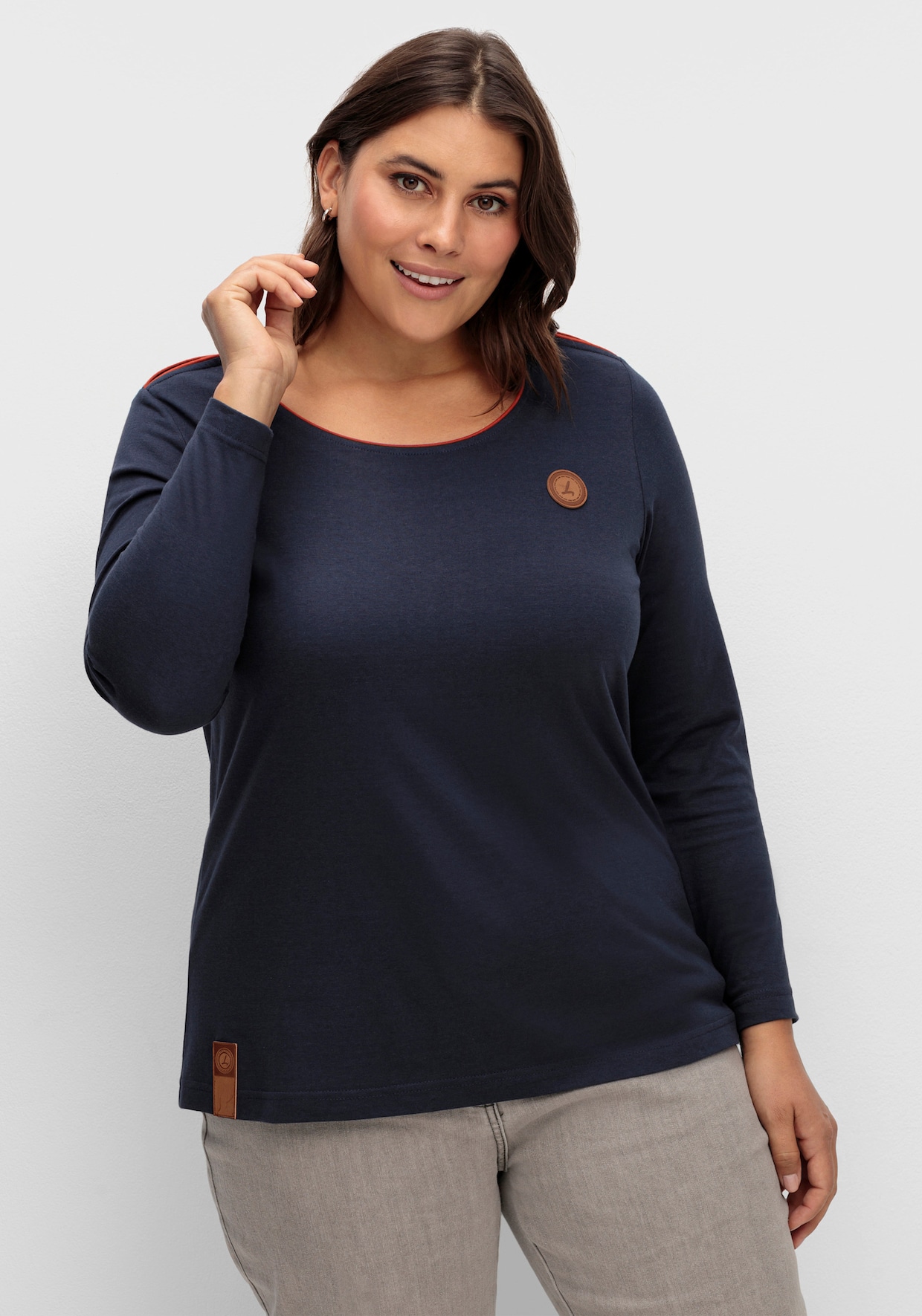 Langarmshirt mit Lederimitat-Emblem - marine