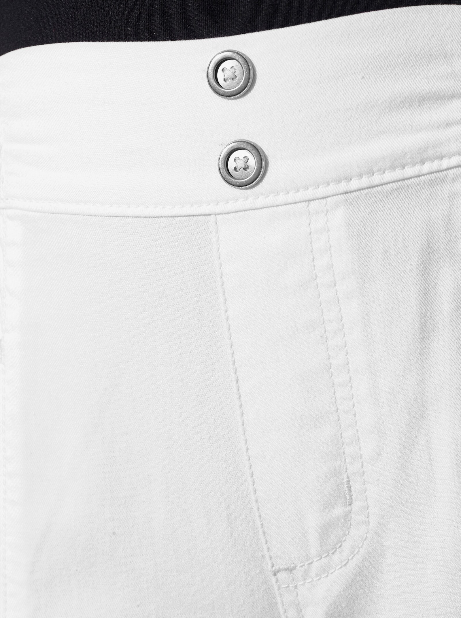 3/4-långa jeans med dekorknappar - vit