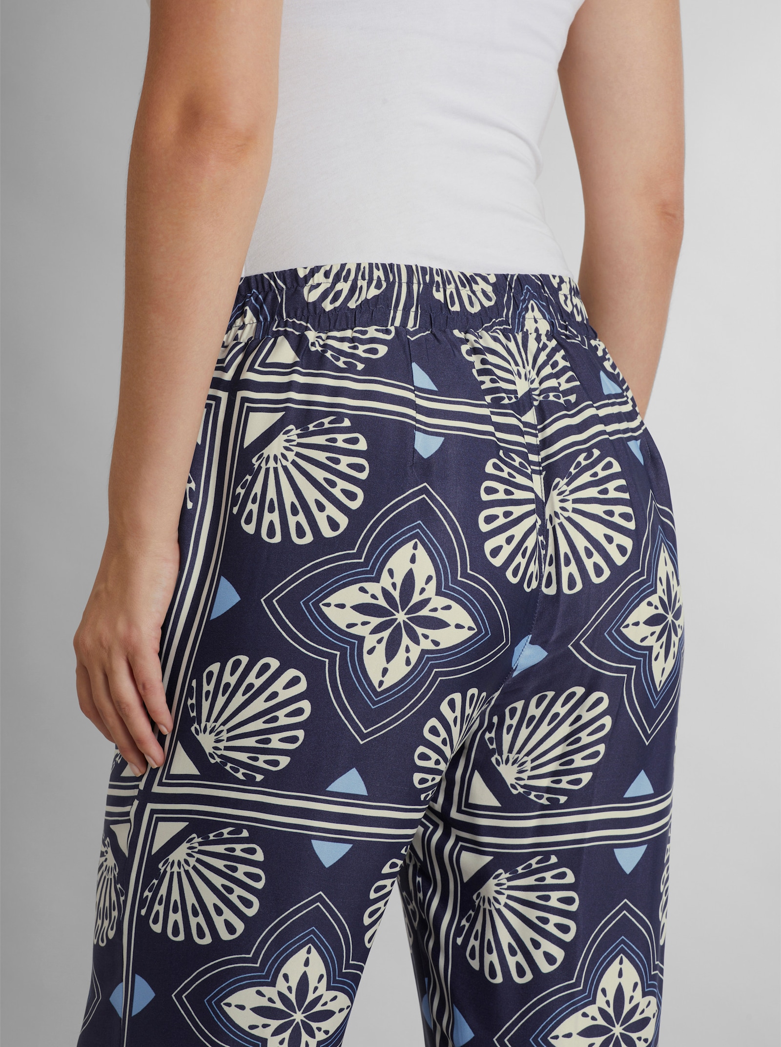 heine Druckhose in Schlupfform - marine-champagner-bedruckt