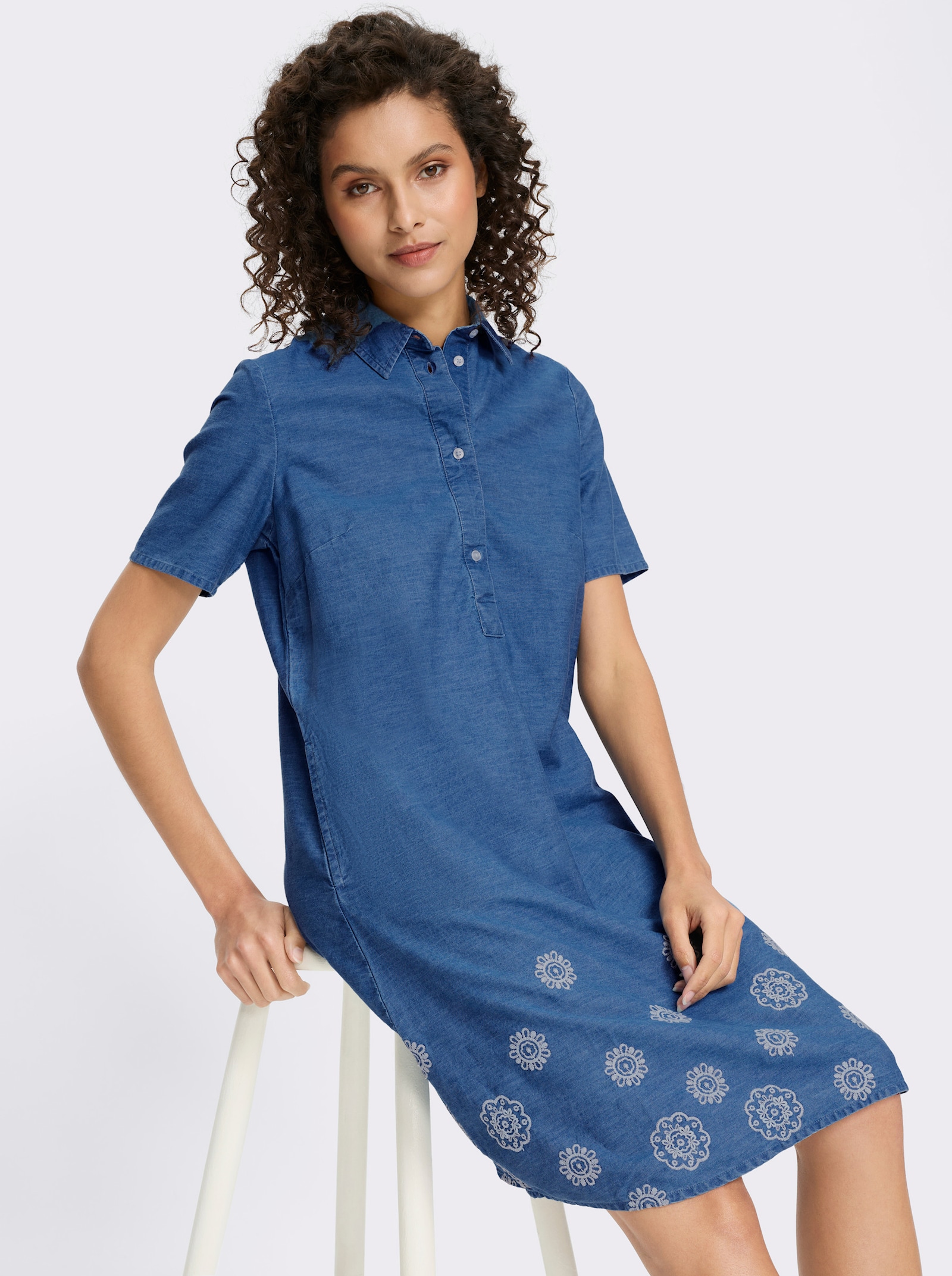 heine Jeanskleid mit floraler Stickerei - blue-bleached