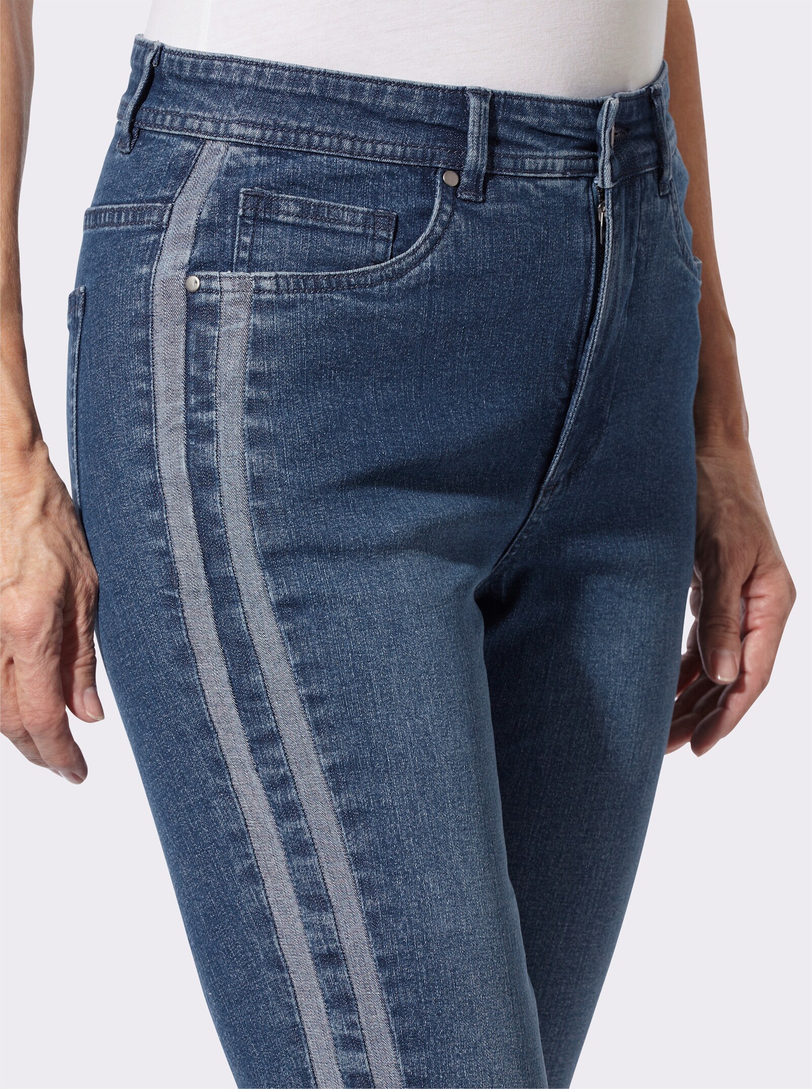Gerade Jeans mit seitlichen Kontraststreifen - blue-stone-washed