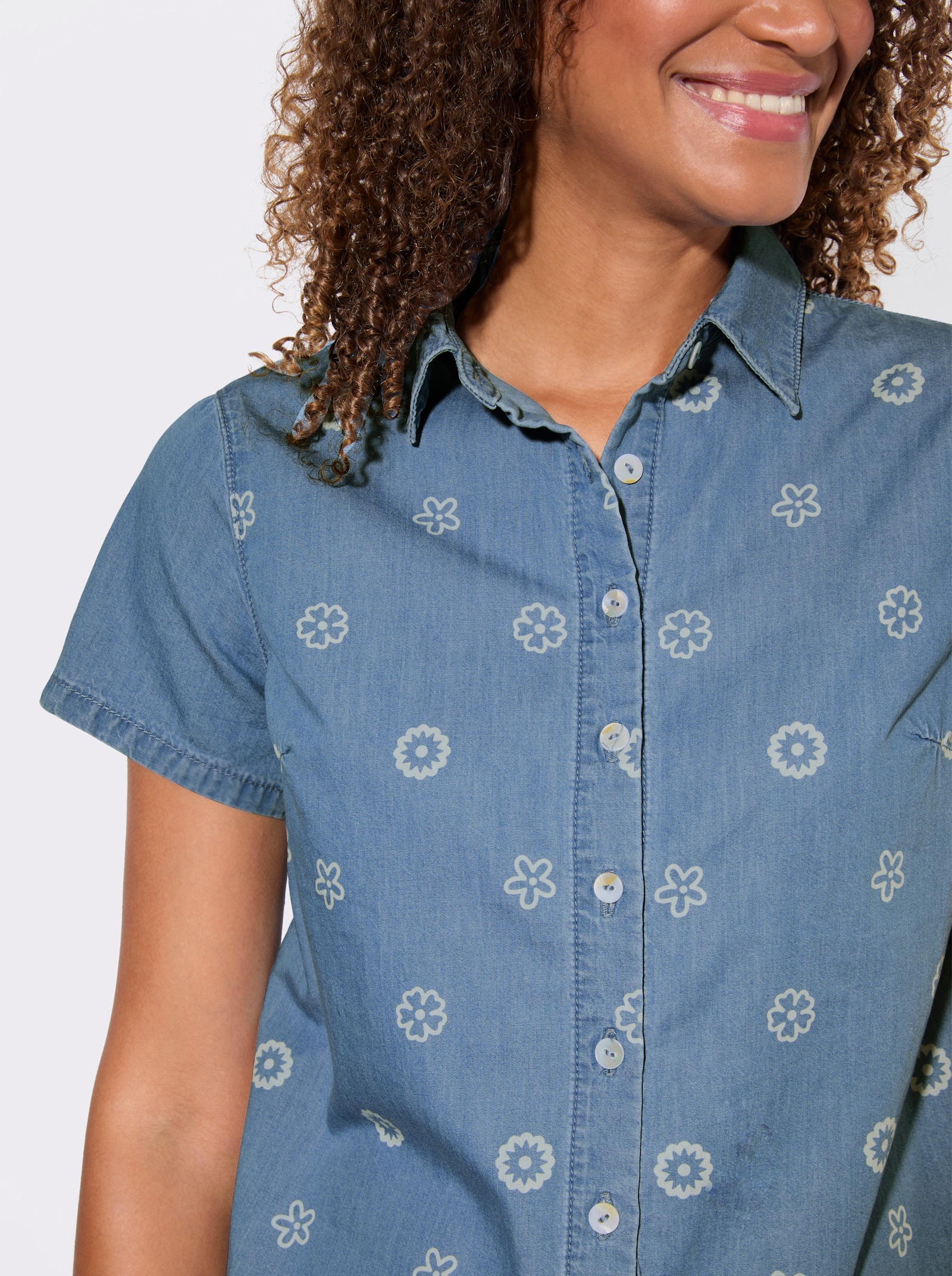 Jeansbluse mit gebogtem Saum - blue-bleached