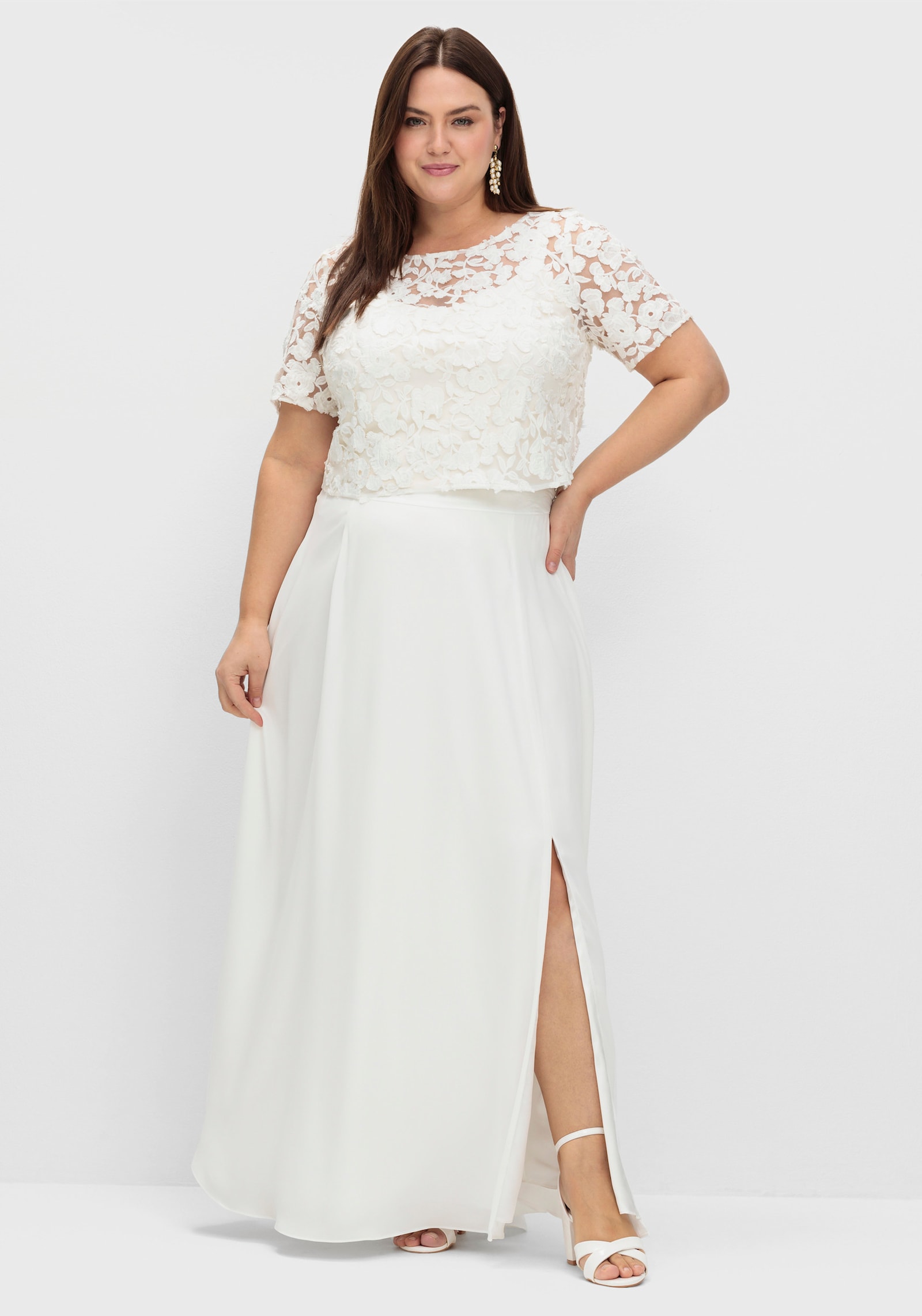 sheego Tunikashirt aus floraler Spitze, hinten offen - offwhite