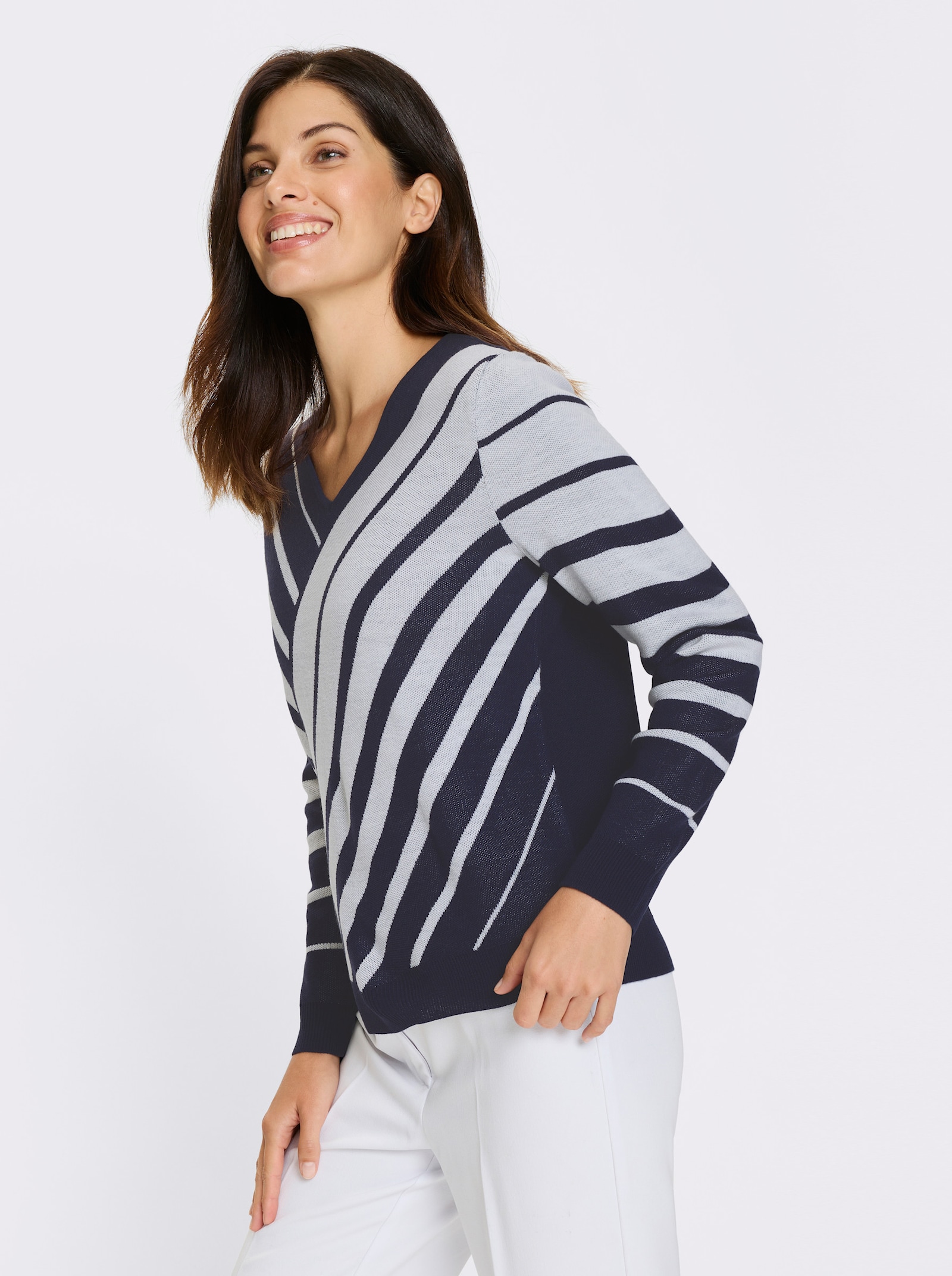 Svetr s výstřihem do V a proužkovaným vzorem - námořnická modrá-bílá-vzor