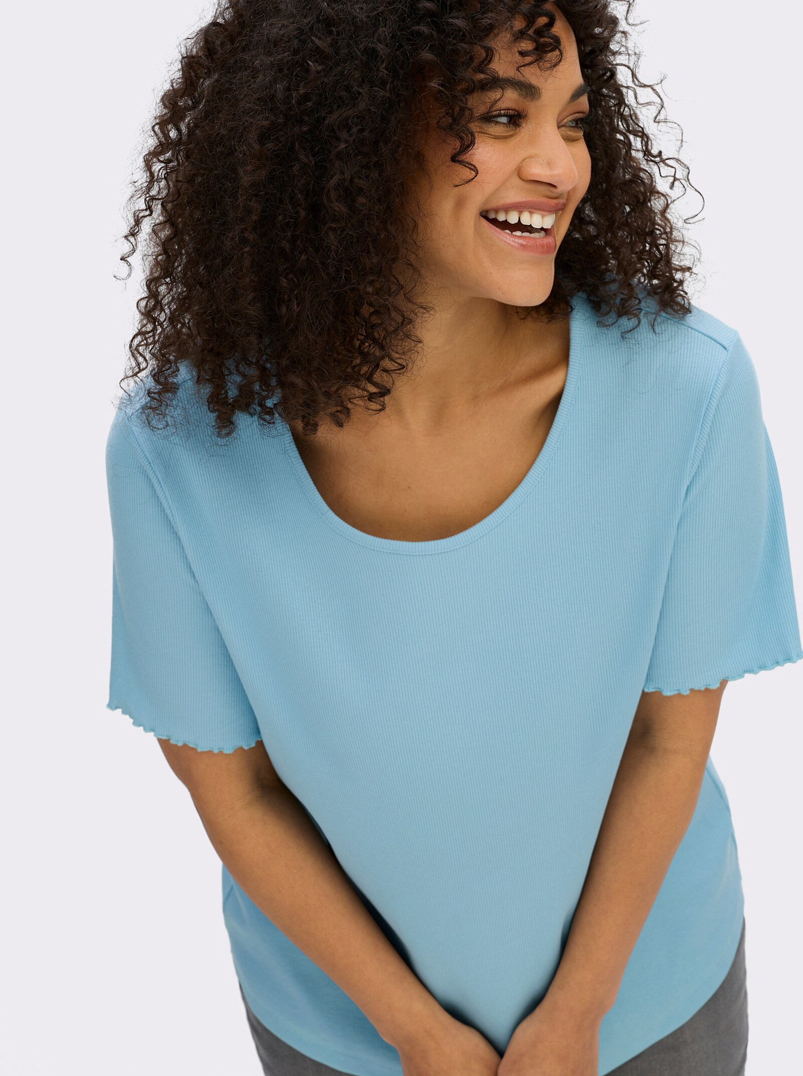 sheego Rippshirt mit Overlocknaht am Ärmel - aqua