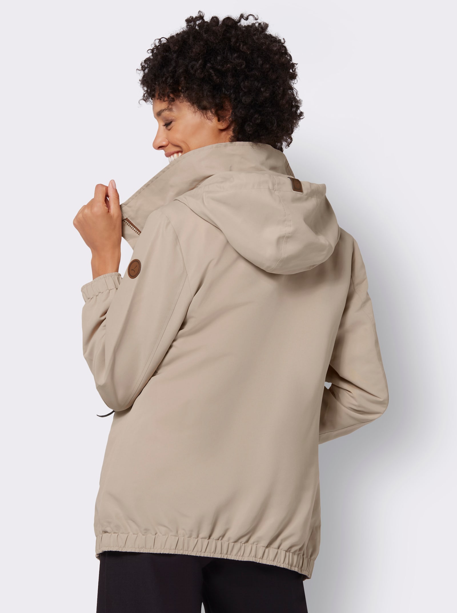 Freizeitjacke mit Lederimitat-Paspeln - beige