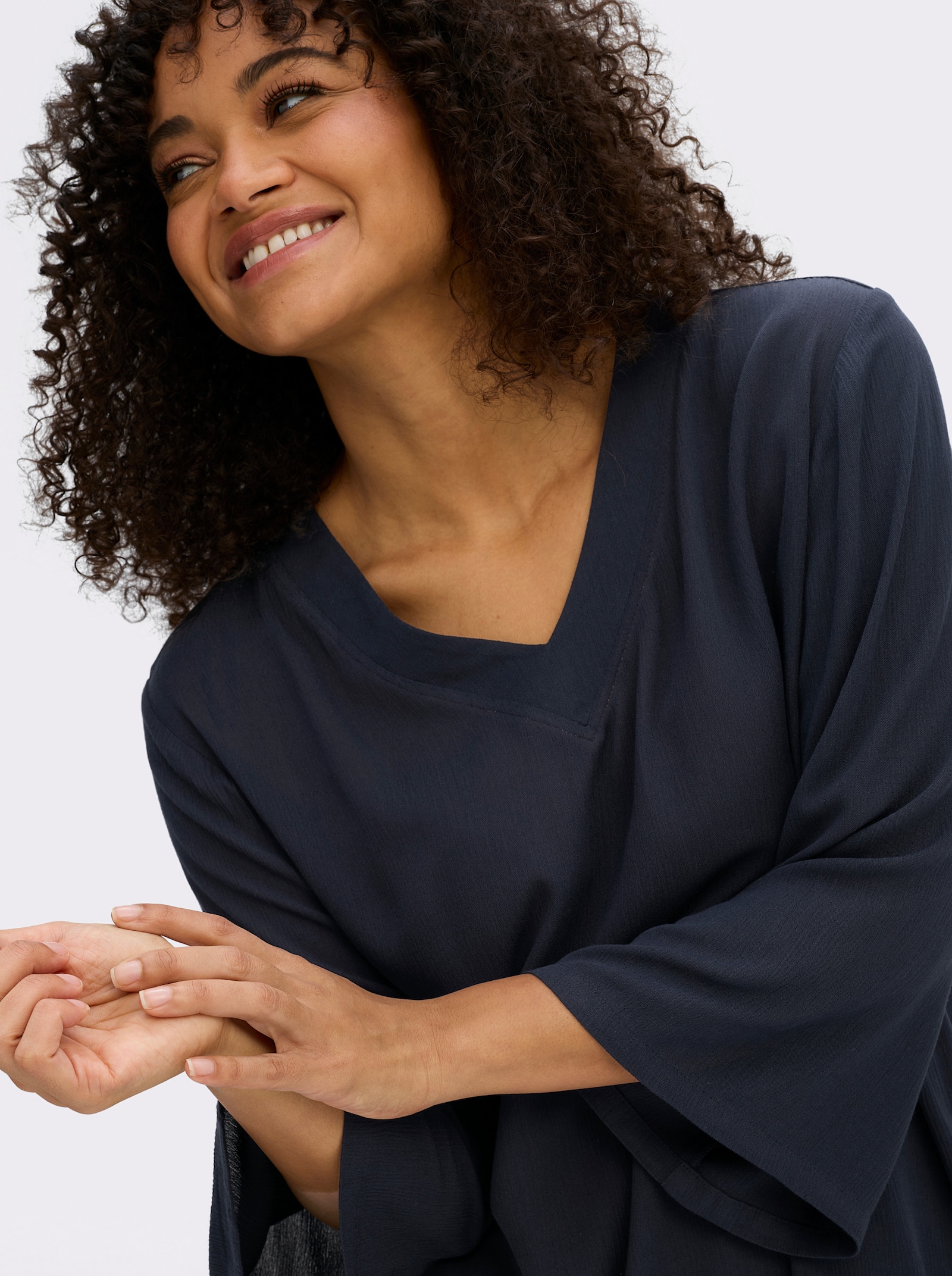 sheego Tunika in leichter Crinkle-Struktur - tiefblau