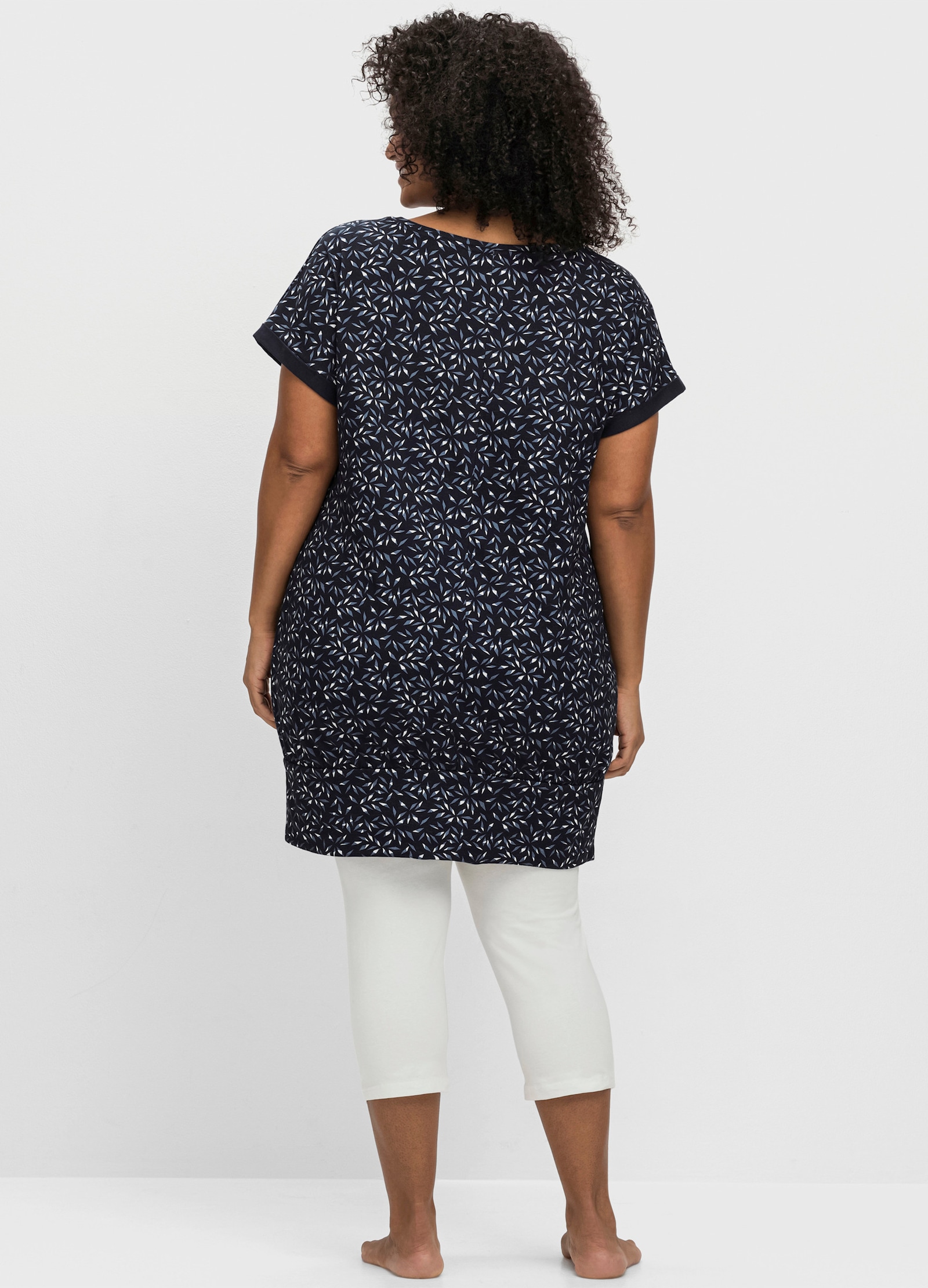 sheego Freizeitkleid mit Alloverdruck und breitem Saum - marine bedruckt