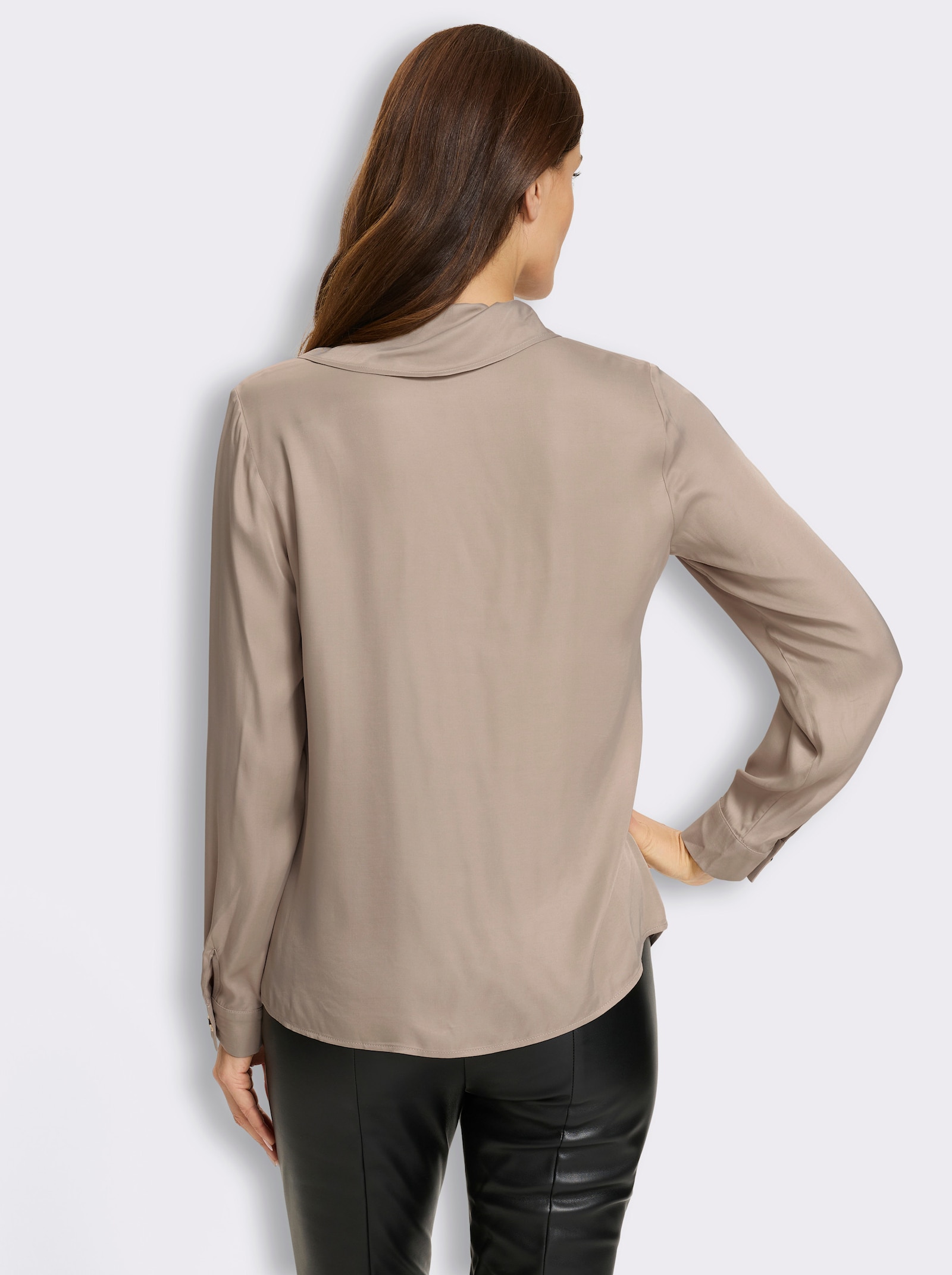 heine Satinbluse mit abnehmbarer Brosche - sesam
