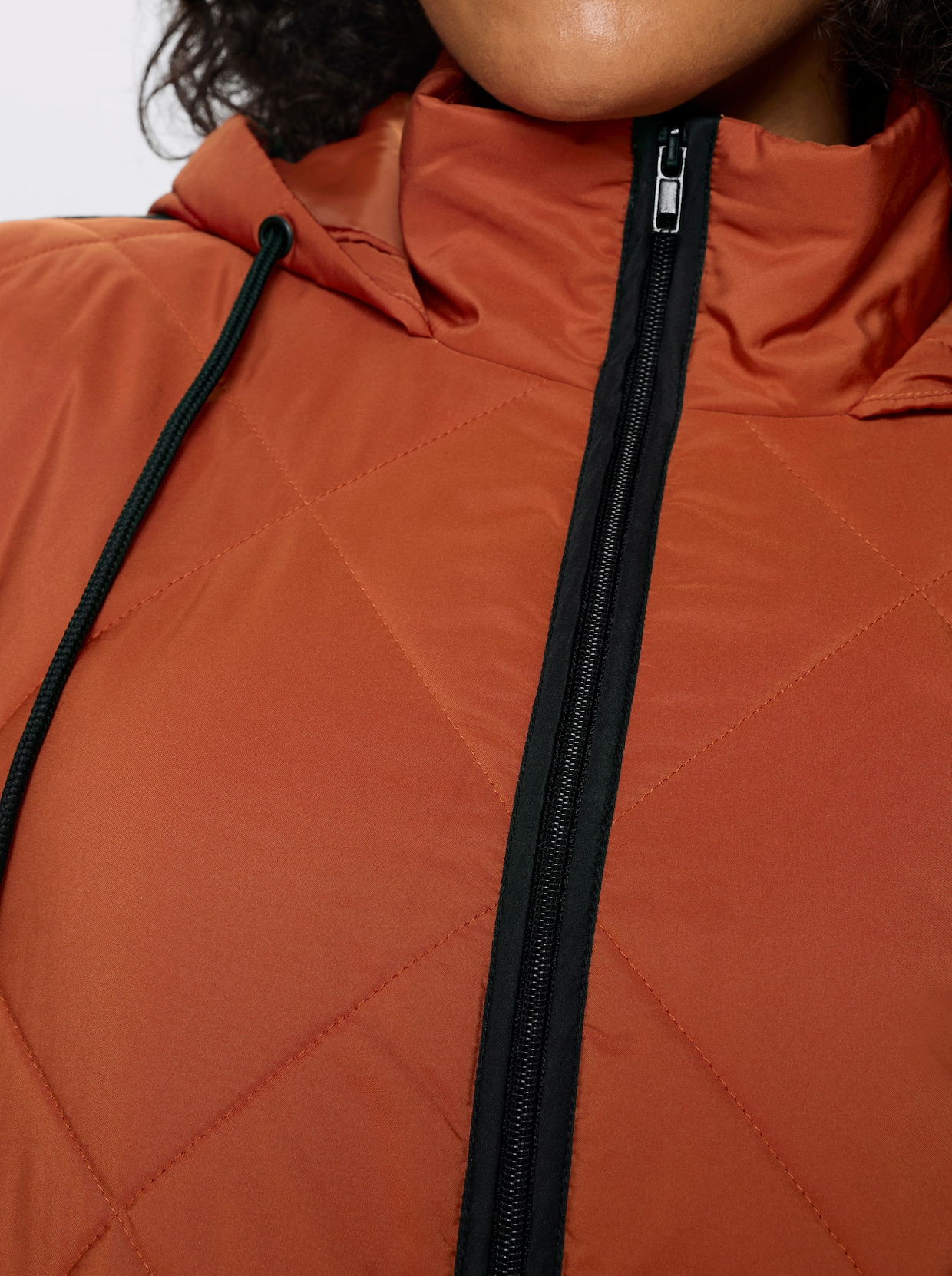 Steppjacke mit Kontrast-Details - rostrot-schwarz