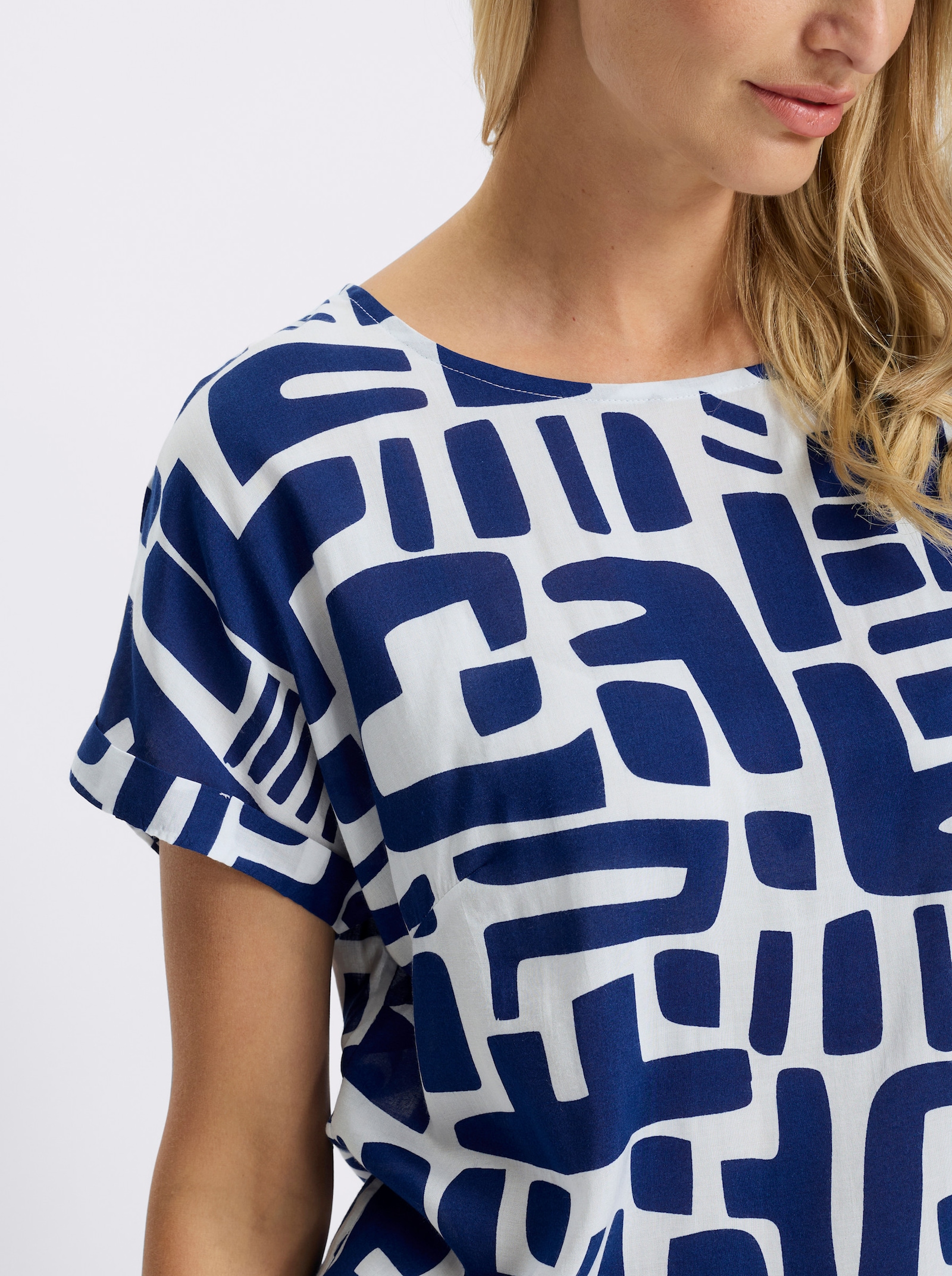 heine Kurzarmbluse mit - royalblau-ecru-bedruckt