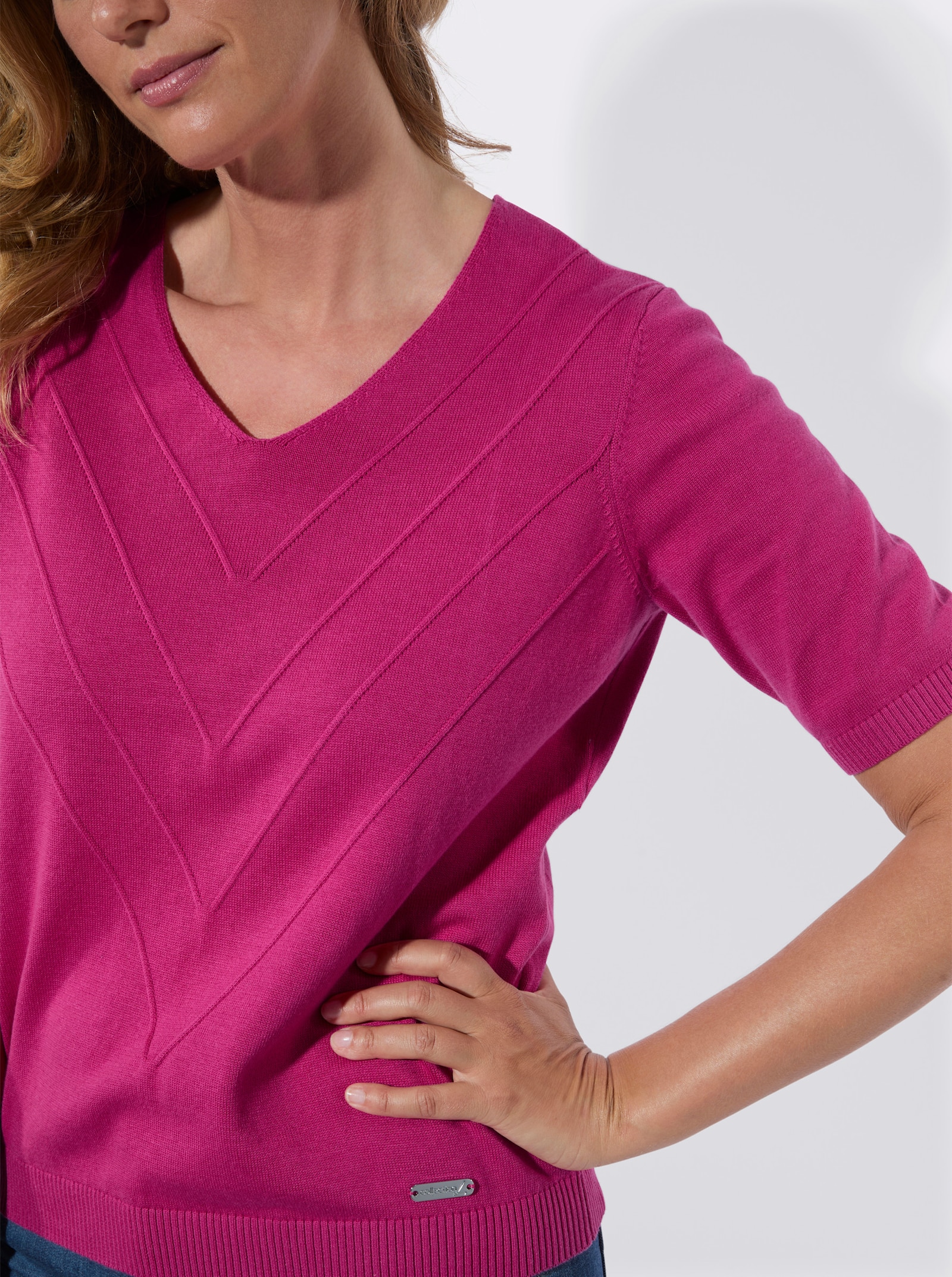V-Ausschnitt-Pullover mit V-Strukturstrick vorn - fuchsia