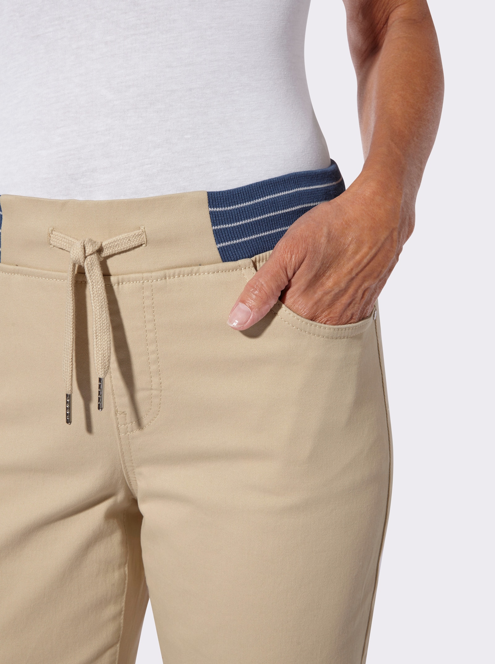 Caprijeans mit Rundum-Dehnbund - sand