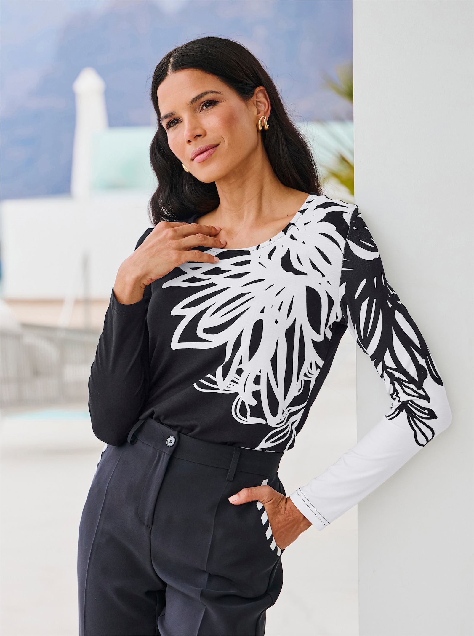 heine Langarmshirt mit großem Blumen-Print - schwarz-ecru-bedruckt