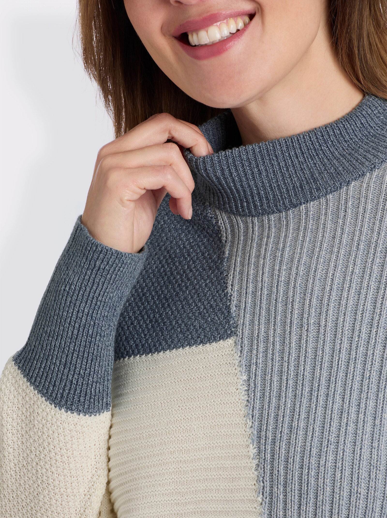 Langarm-Pullover mit Color-Blocking-Muster - rauchblau-ecru-meliert