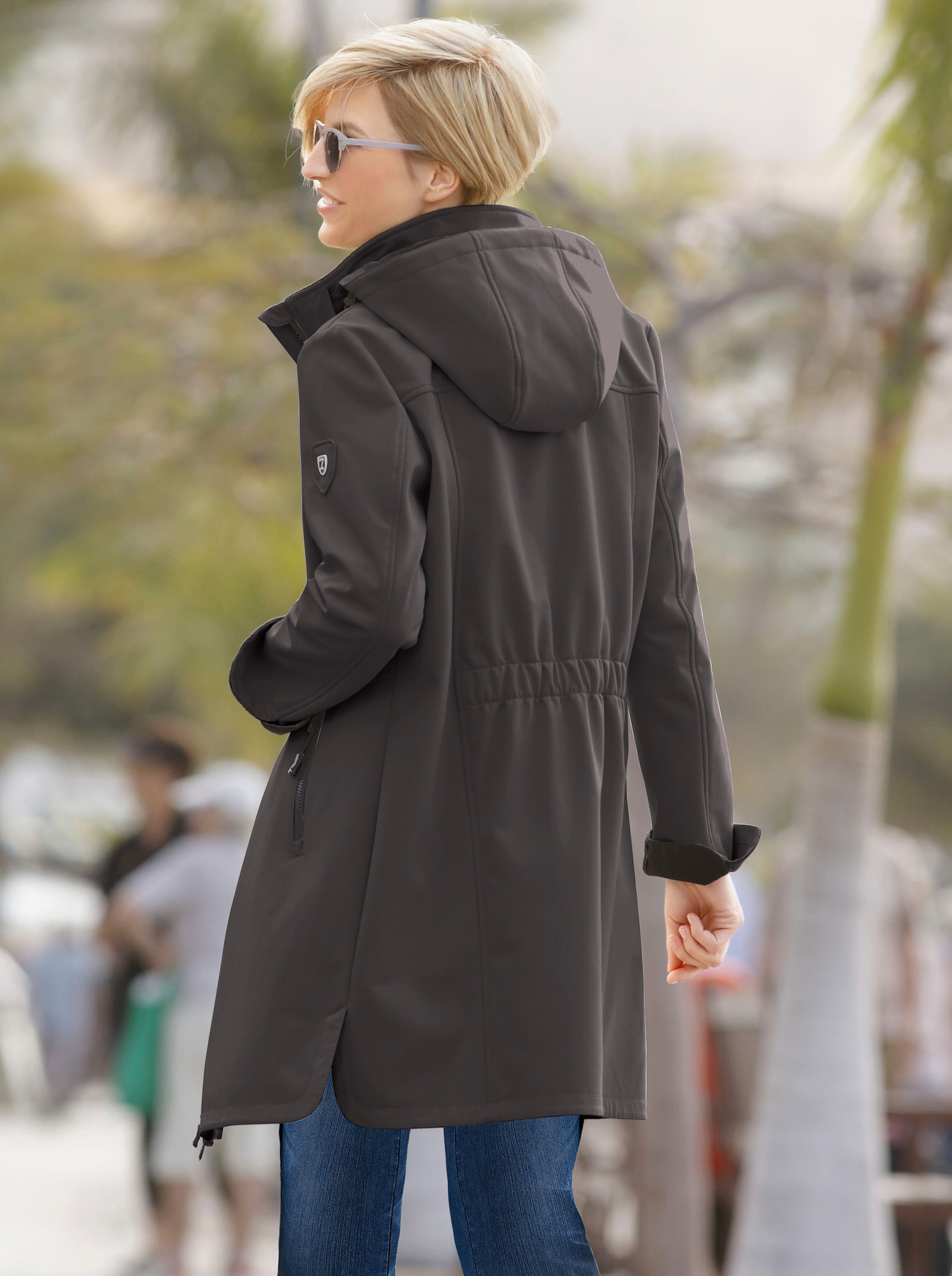 Softshelljack met elastiek achter - antraciet