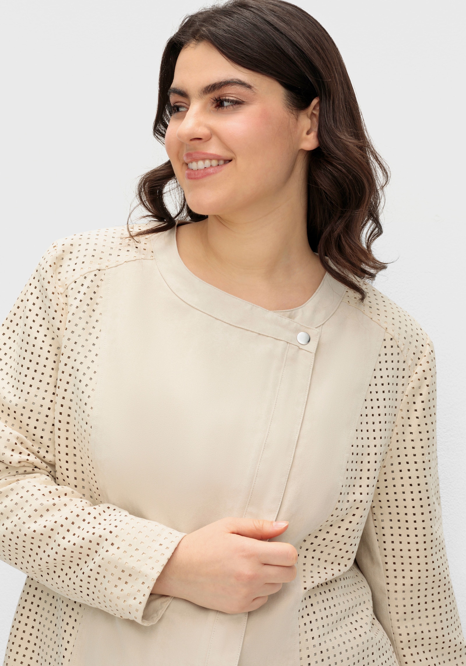 Lederimitatjacke mit Lasercut-Muster - sand