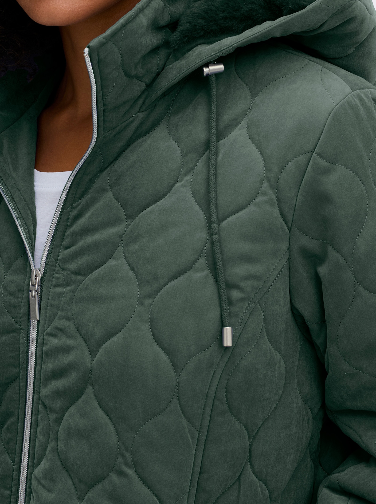 sheego Blousonjacke mit Wellensteppung, warm wattiert - moos