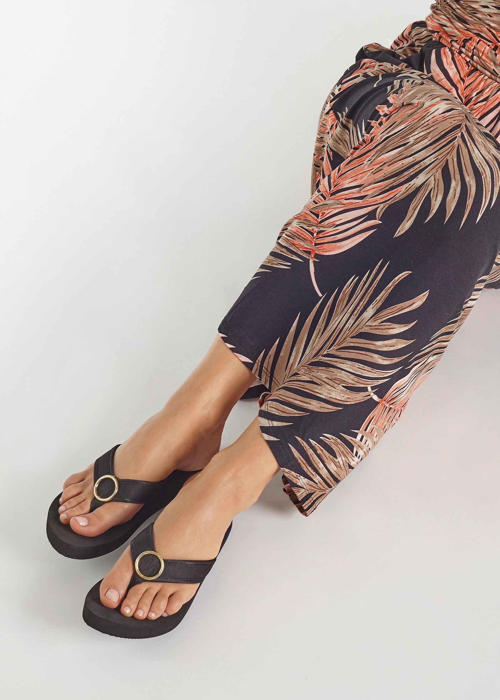 LASCANA Badezehentrenner - schwarz