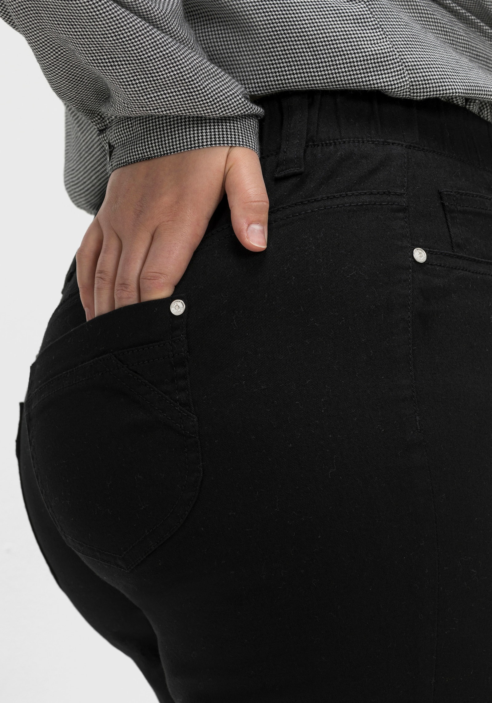 sheego Schlupfhose in schmaler Form, aus Twill - schwarz