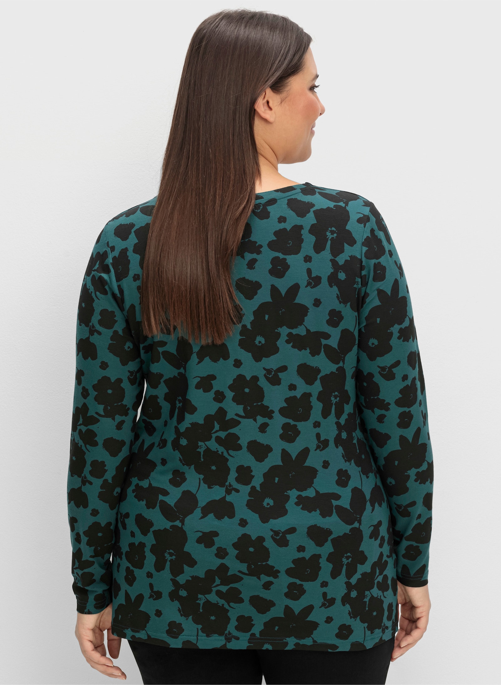 sheego Langarmshirt mit gerafftem V-Ausschnitt - tiefgrün-gemustert