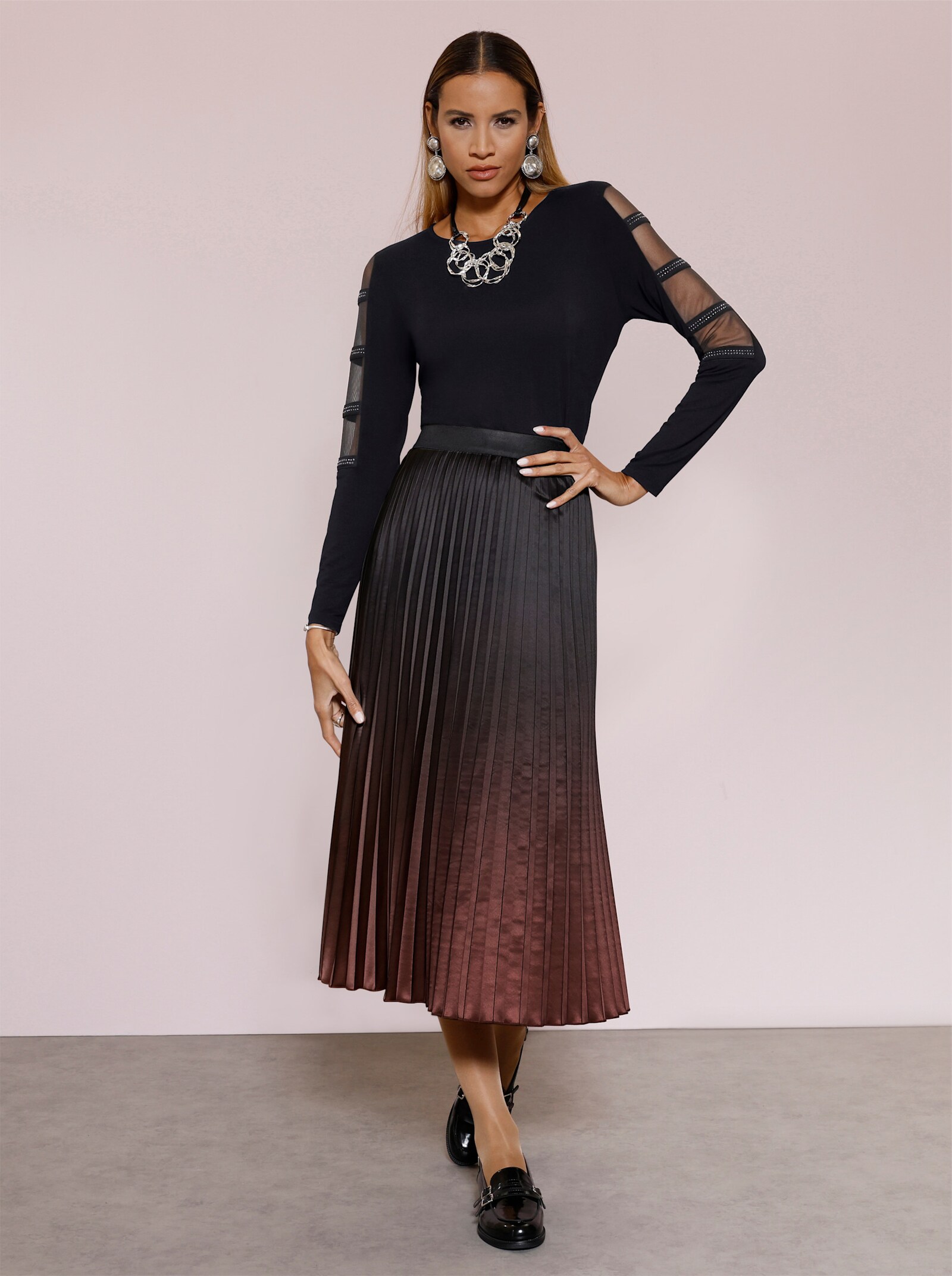 Plisseerock im modischen Farbverlauf - schwarz-rotbraun-bedruckt