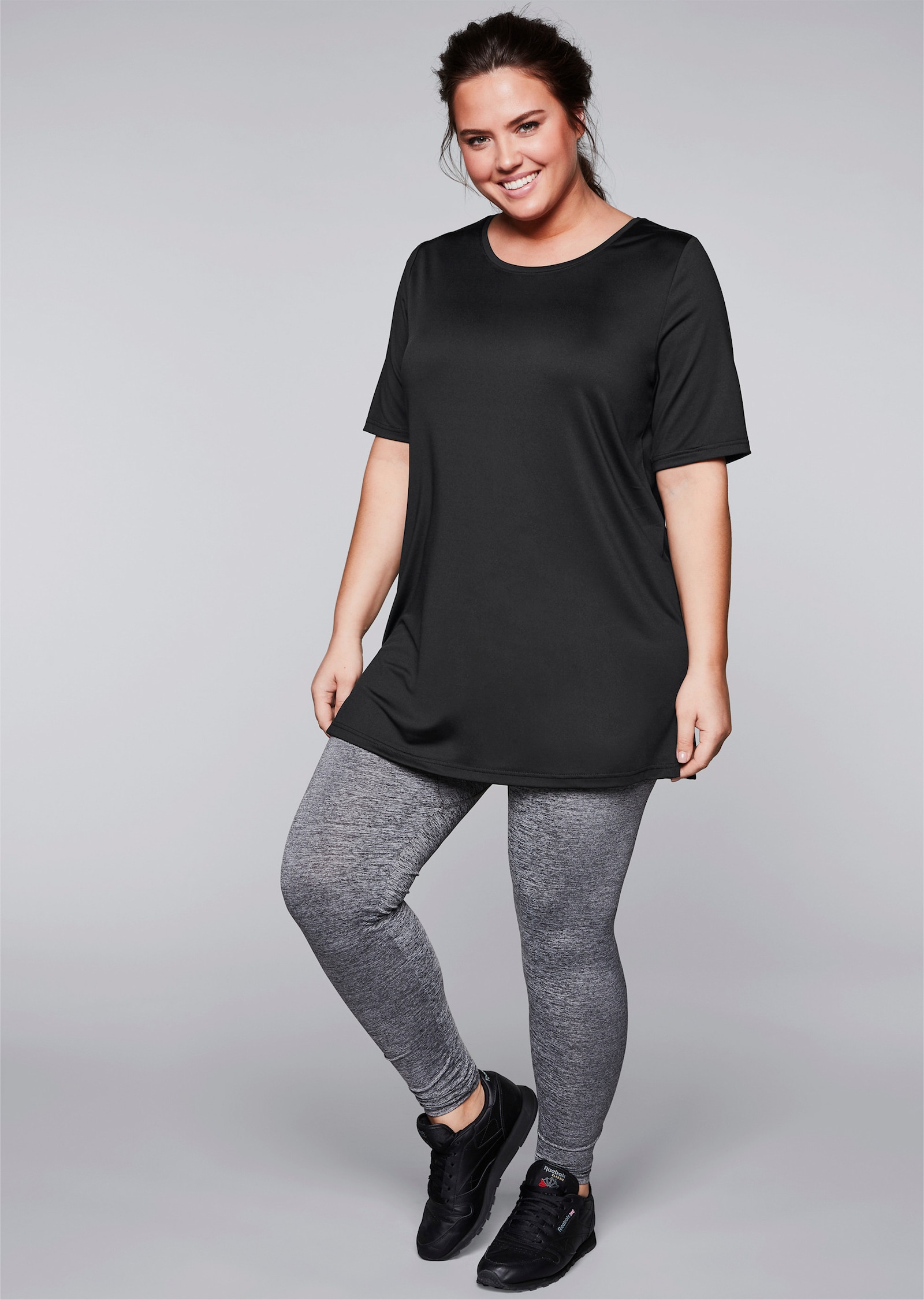 sheego Functioneel shirt in lang model - zwart