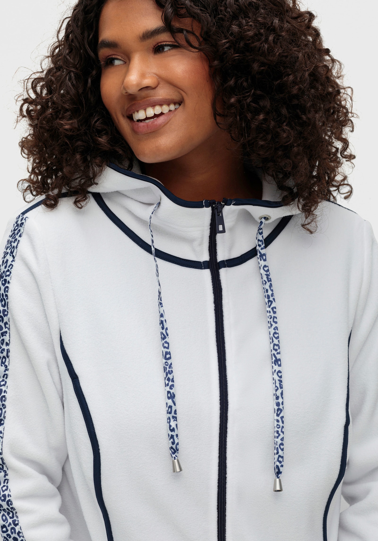 Fleecejacke mit gemusterten Zierbändern - ecru-marine