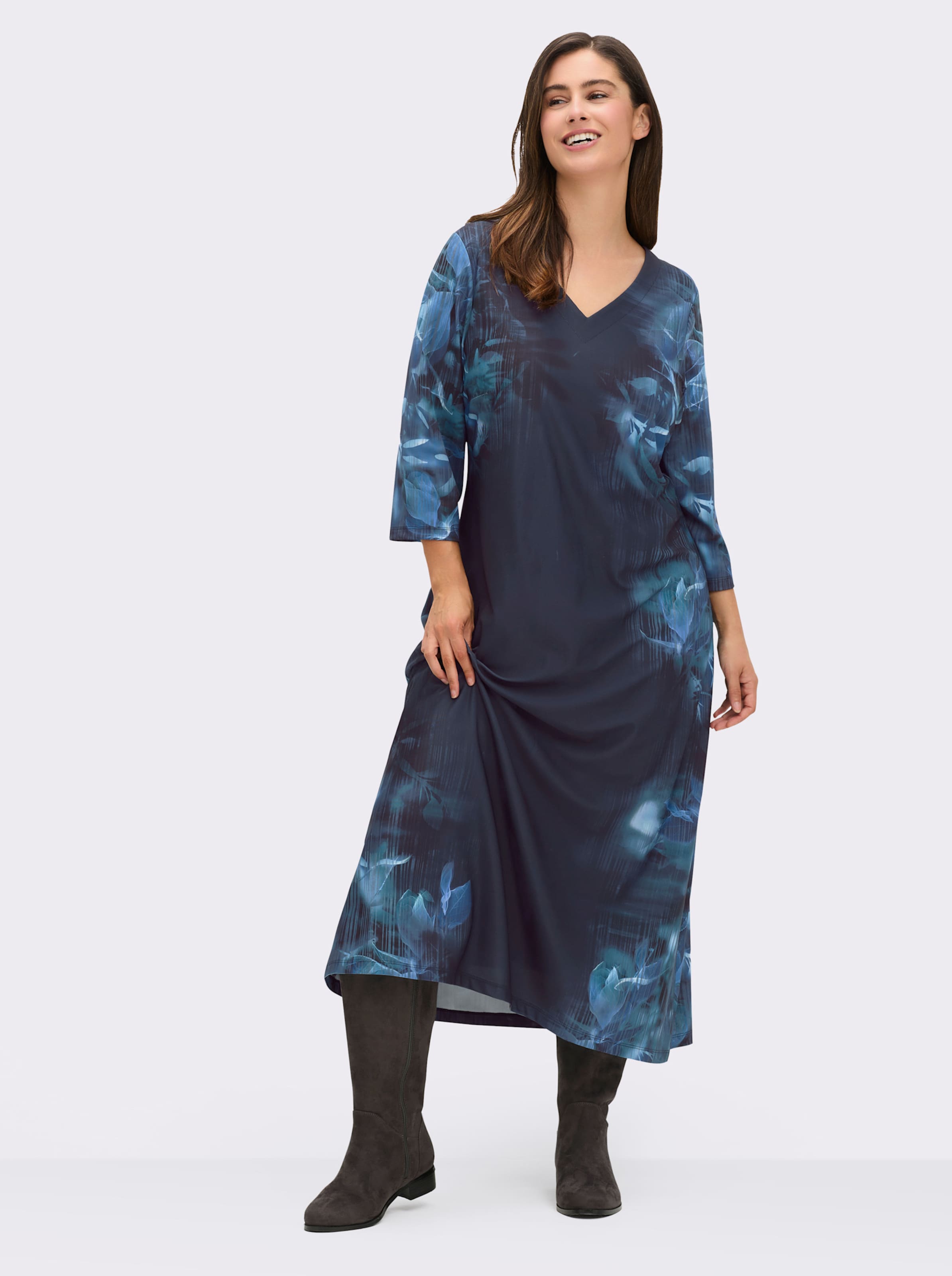 Jerseykleid mit streckendem V-Ausschnitt — wie man einen Apfeltyp kleidet und welche Kleider der Figur schmeicheln