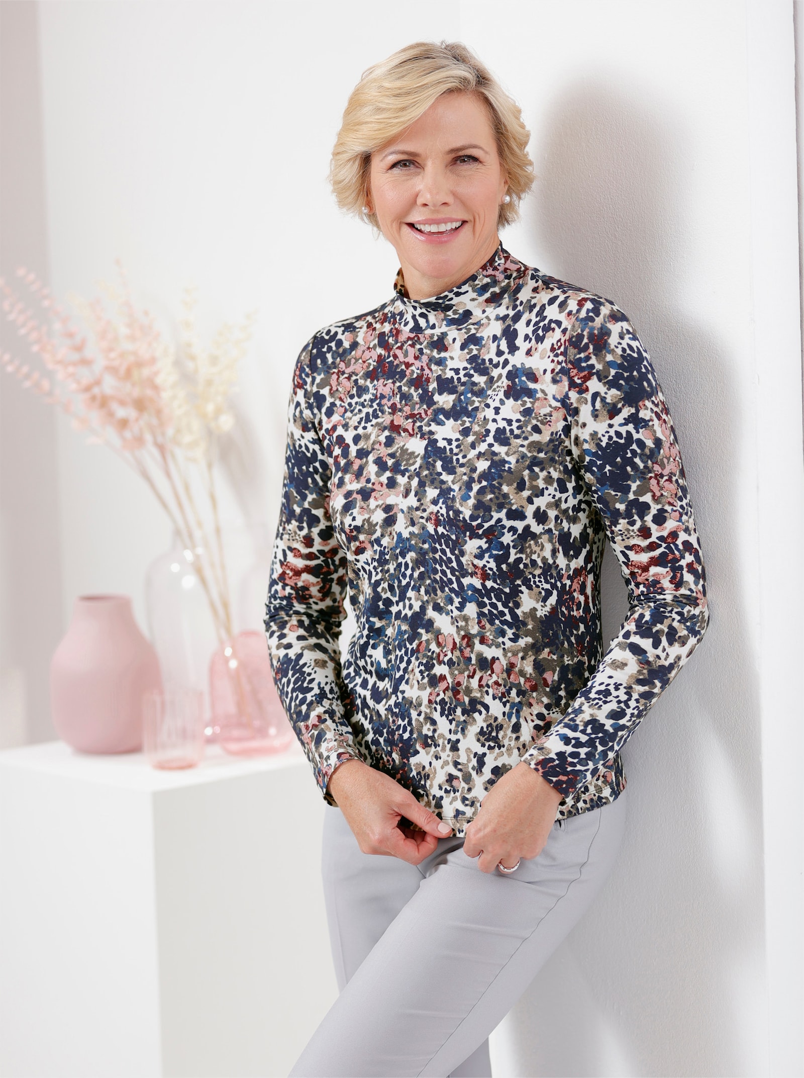 Stehkragenshirt in ECOVERO-Qualität von Lenzing - marine-taupe-bedruckt