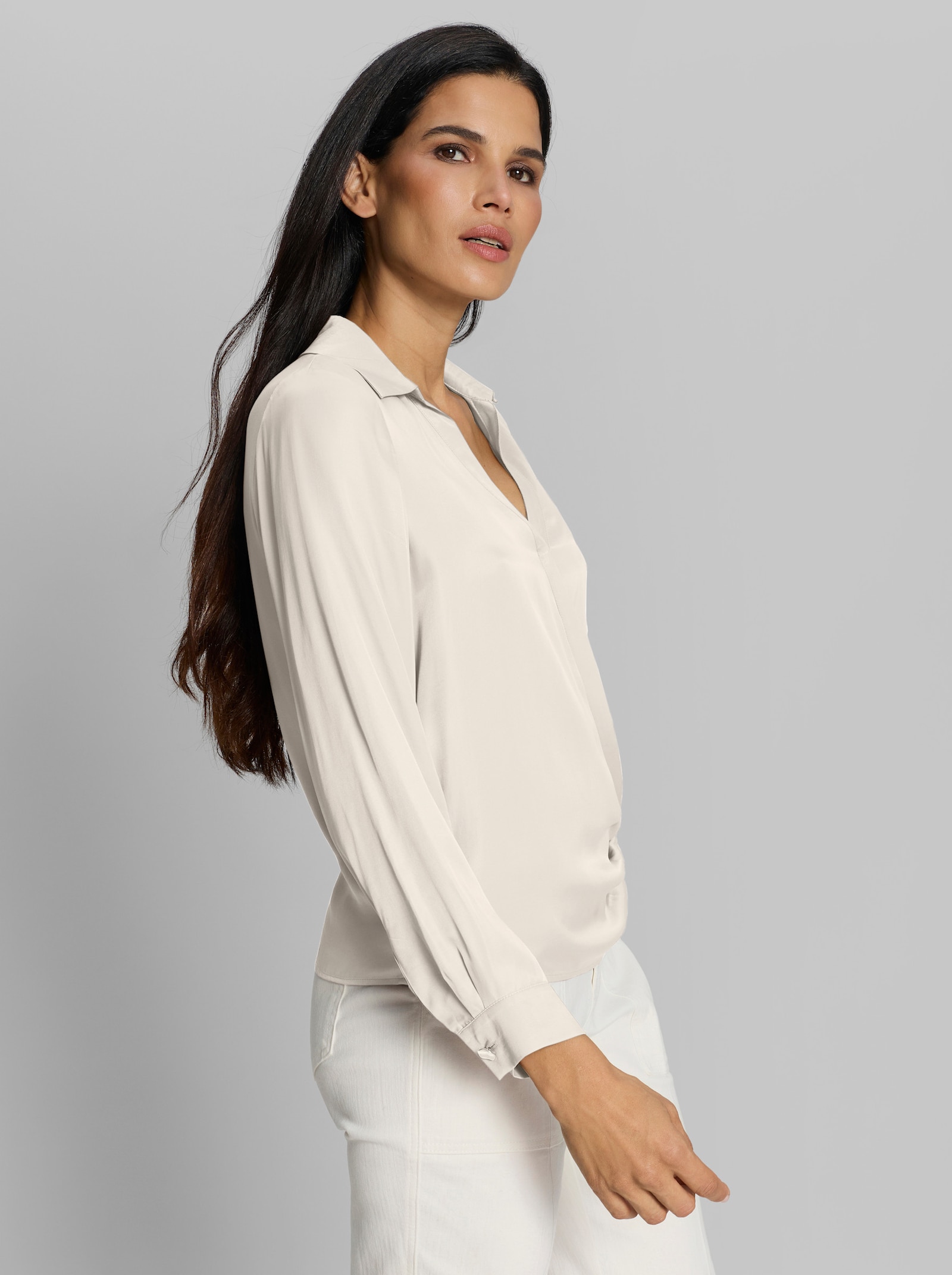 heine Wickelbluse aus schimmernder VIskose - champagner