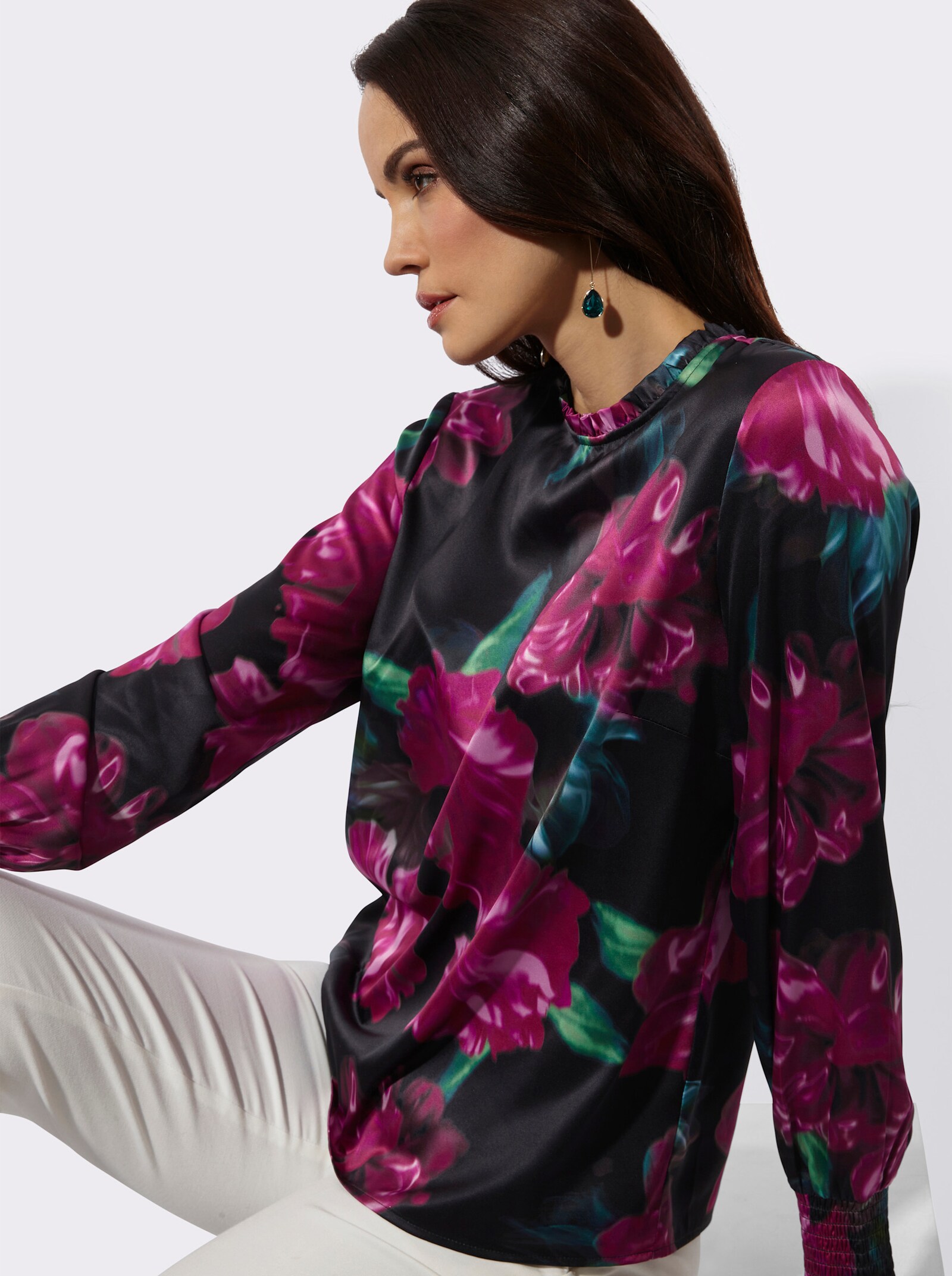 Satinbluse mit Rüschen am Kragen - schwarz-malve-bedruckt