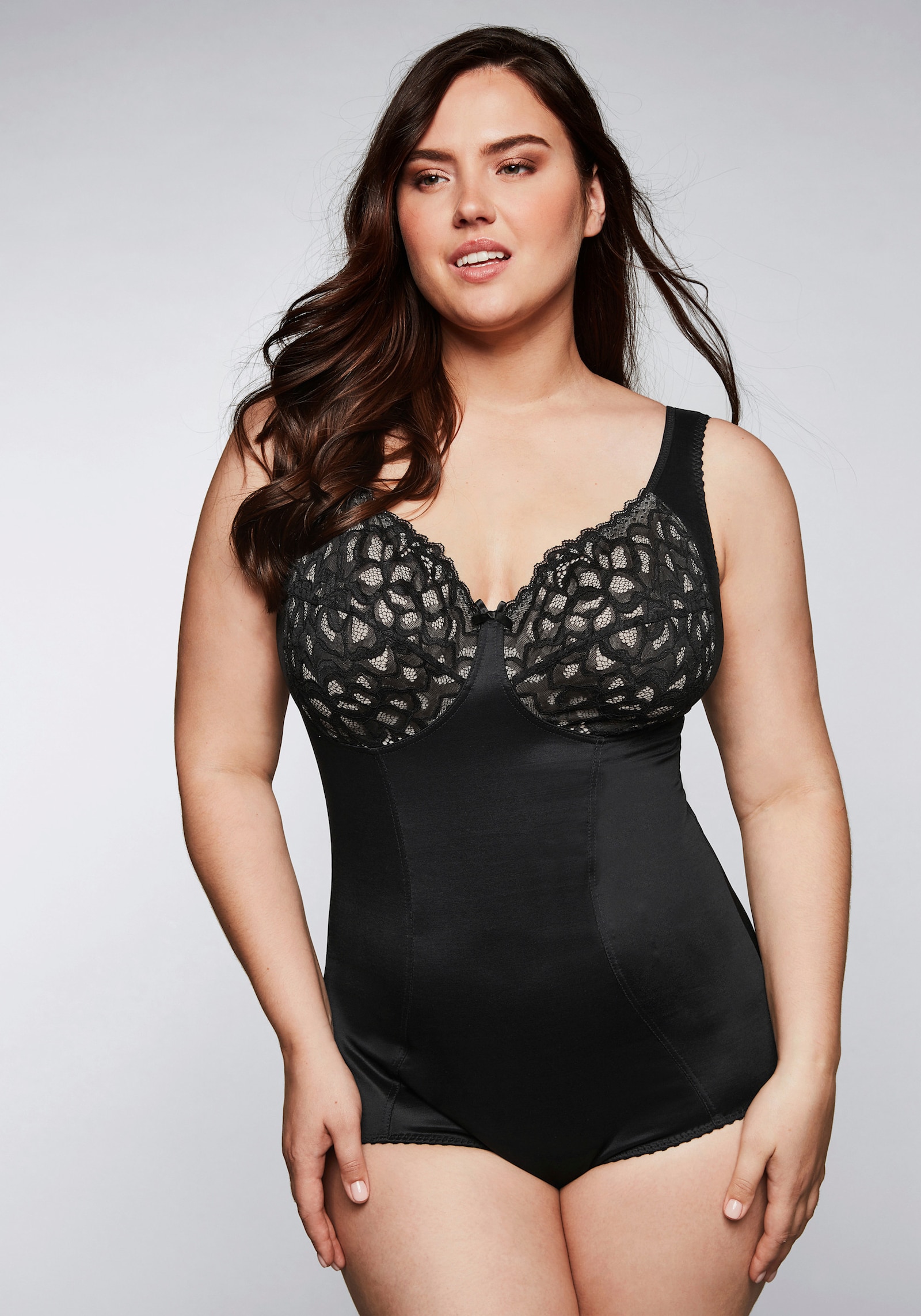 sheego Body zonder beugel met licht shape-effect - zwart