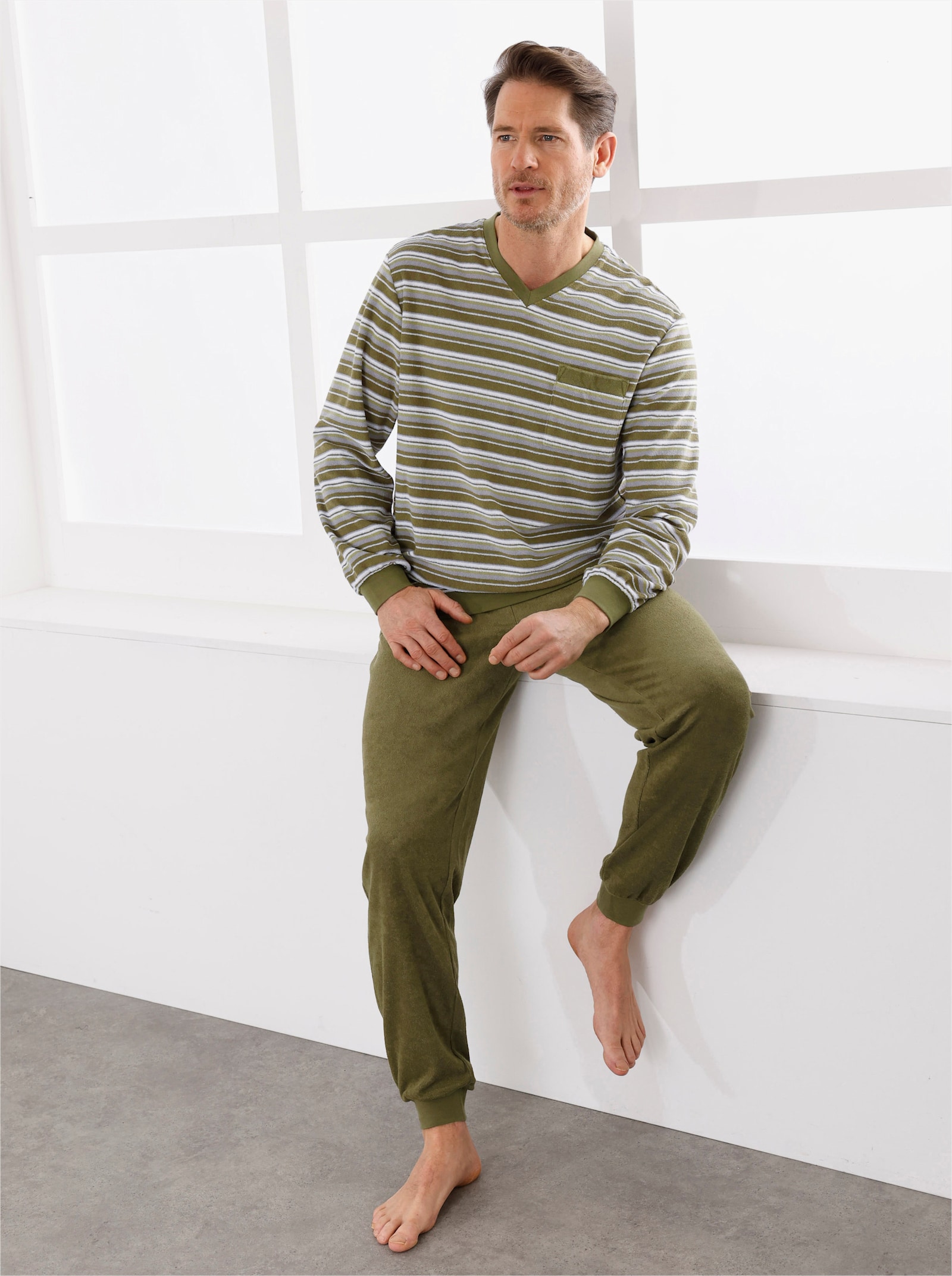 wäschepur men Schlafanzug - oliv-steingrau-geringelt