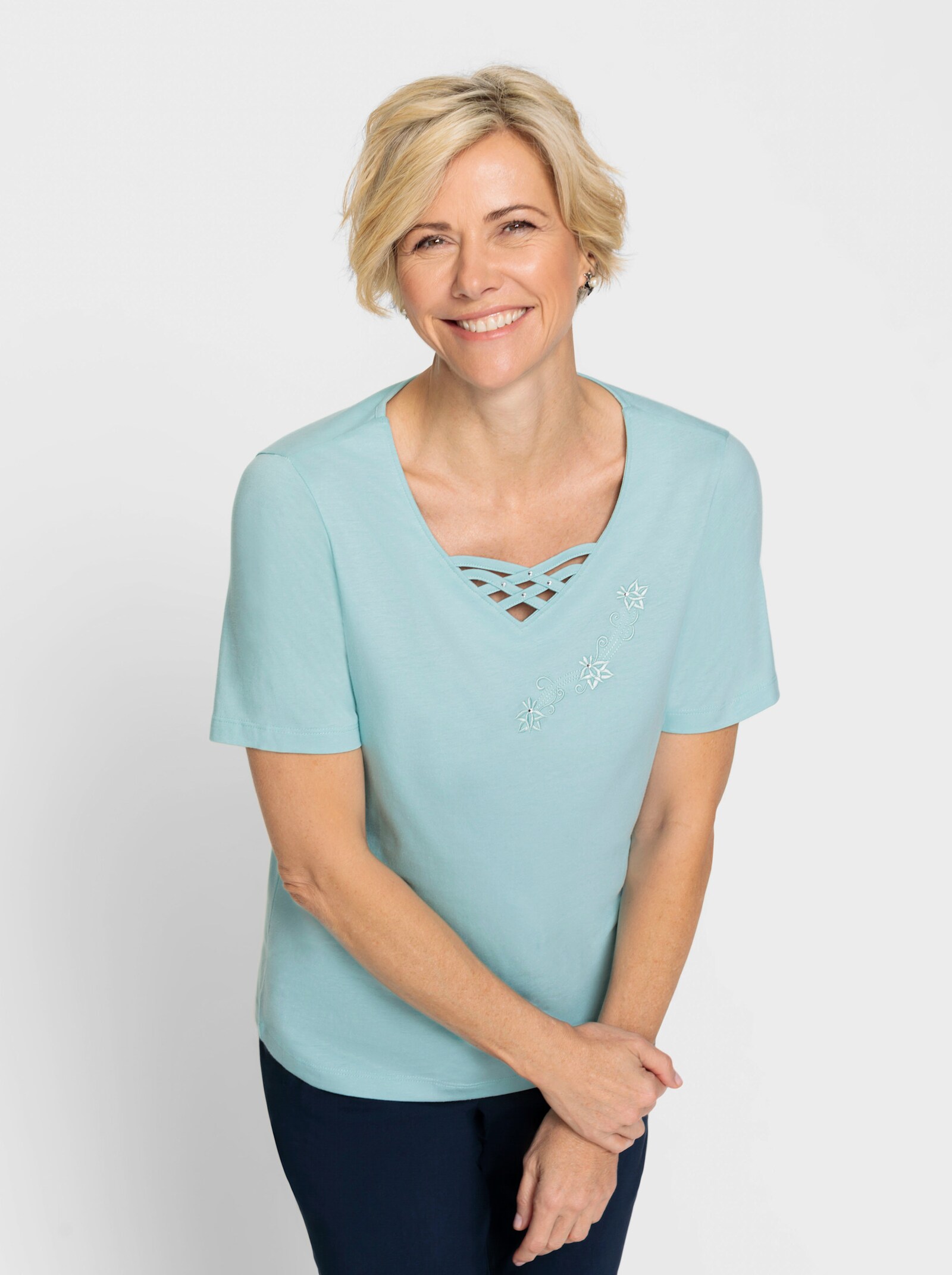 Kurzarmshirt mit Verzierung am Ausschnitt - mint