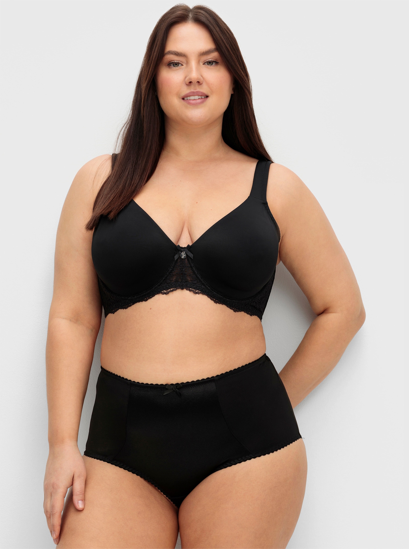 sheego Bügel-BH mit nahtlosen Cups - schwarz