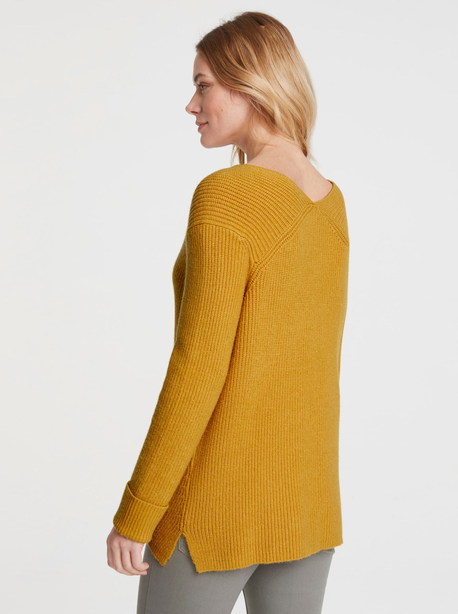 heine Strickpullover mit V-Ausschnitt - mais