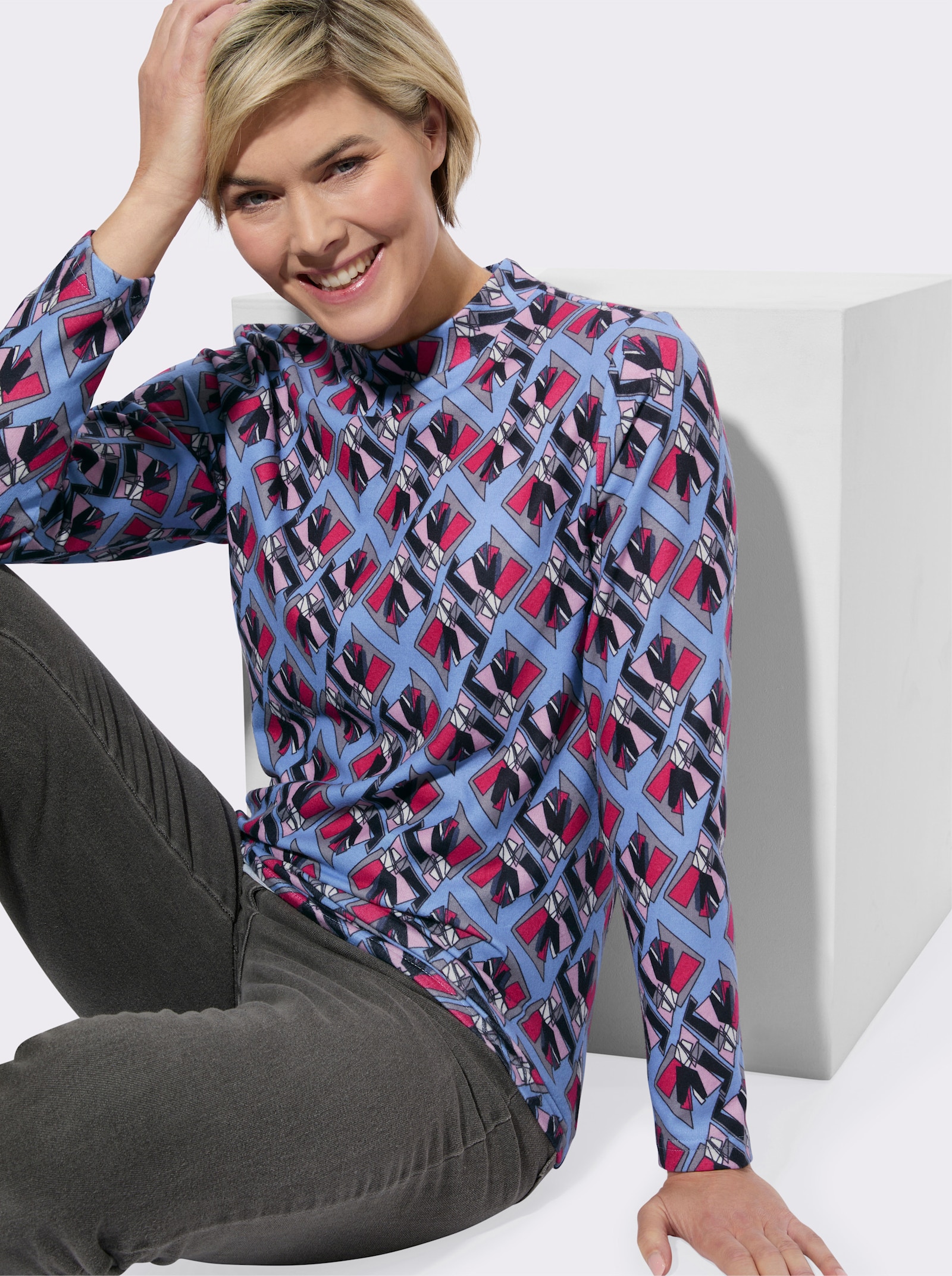 Stehkragenshirt mit grafischem Muster - pink-bleu-bedruckt