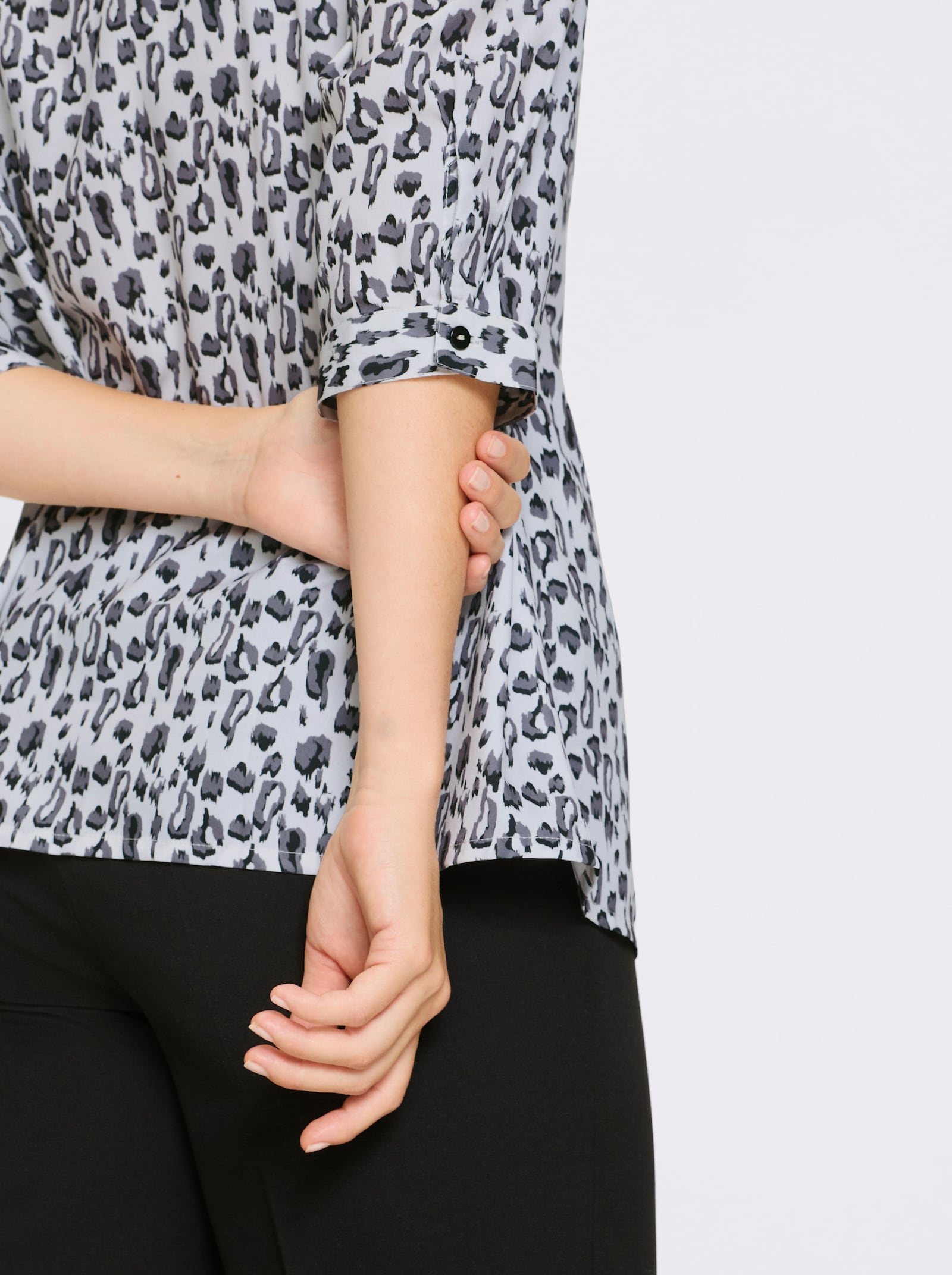 Longbluse im Leo-Muster - ecru-graphit-bedruckt